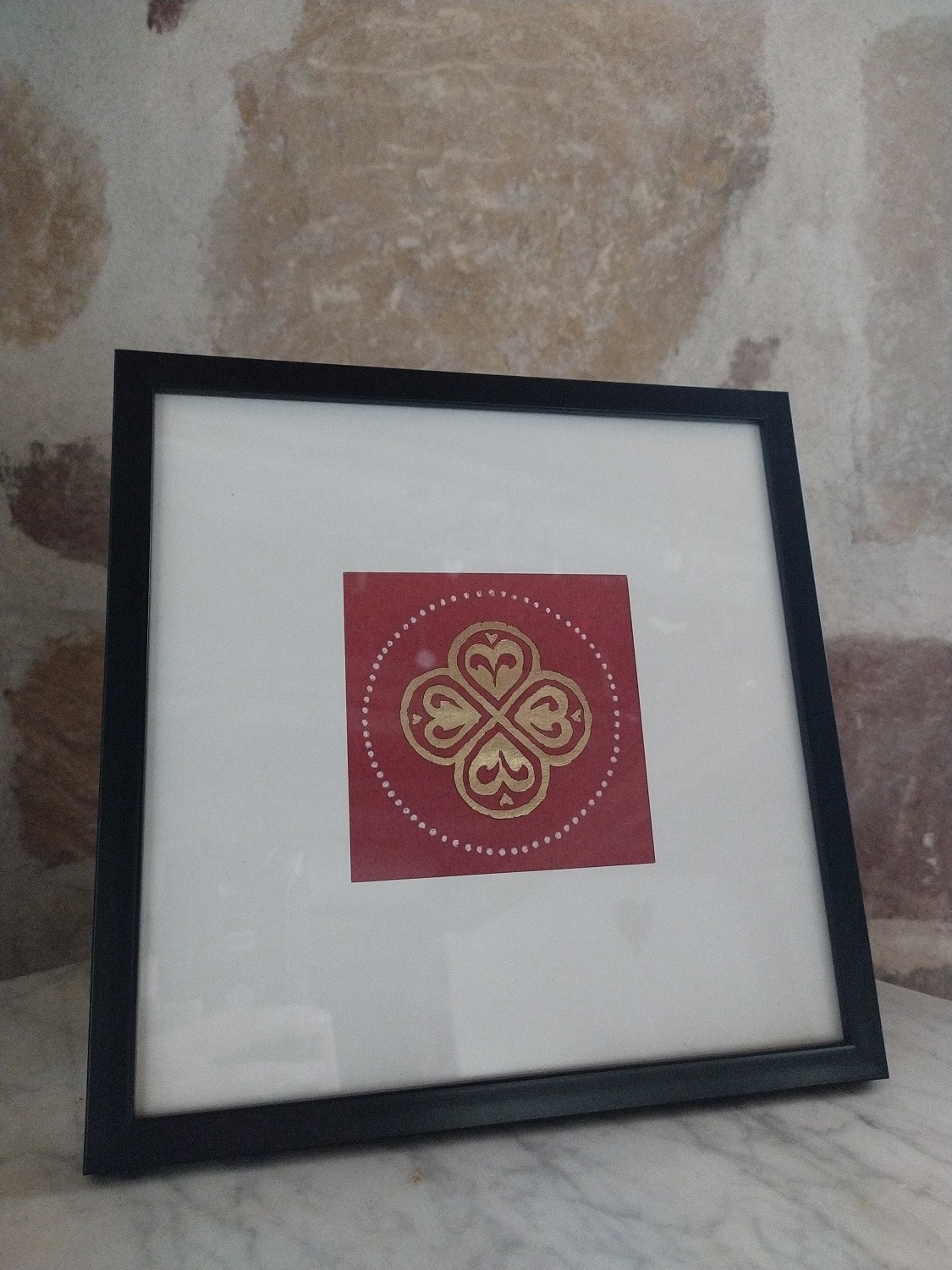 Petite rose alsacienne sur fond rouille