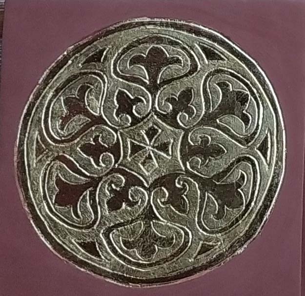 Rose fleurdelyssée fond rouge