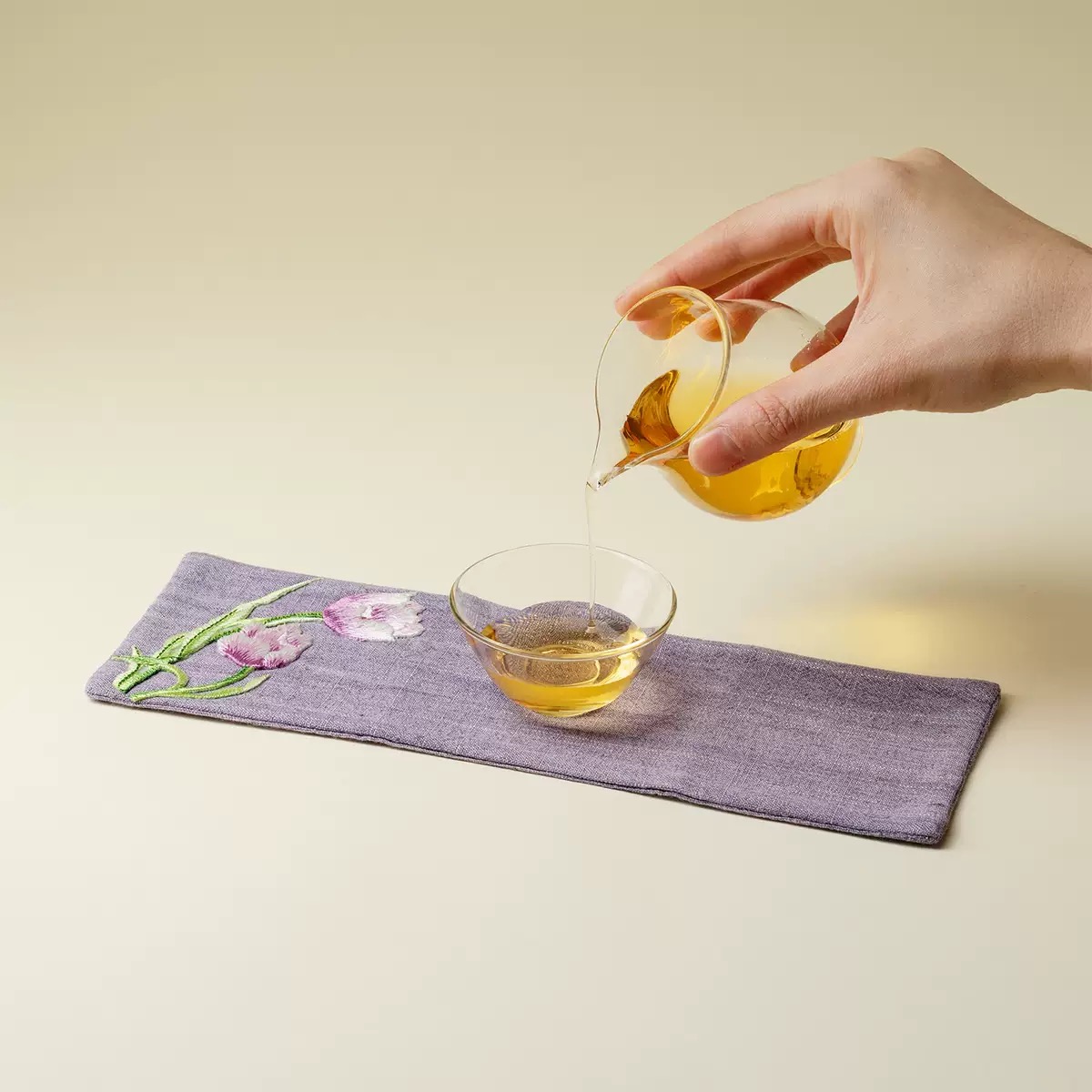 Morning Mist Embroidered Tulip Cotton-Linen Tea Towel