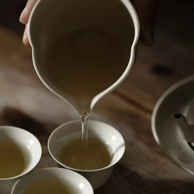 Jingdezhen Handcrafted Straw Ash Glazed Ceramic Gongfu Fairness Cup