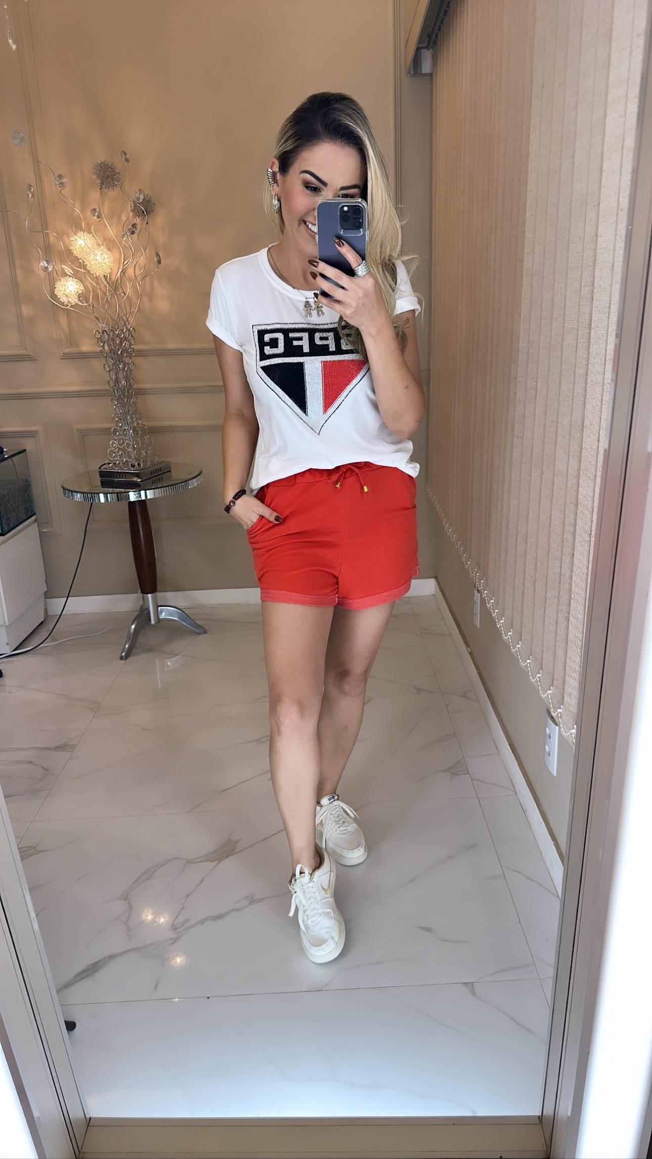 T-shirt com arte localizada 