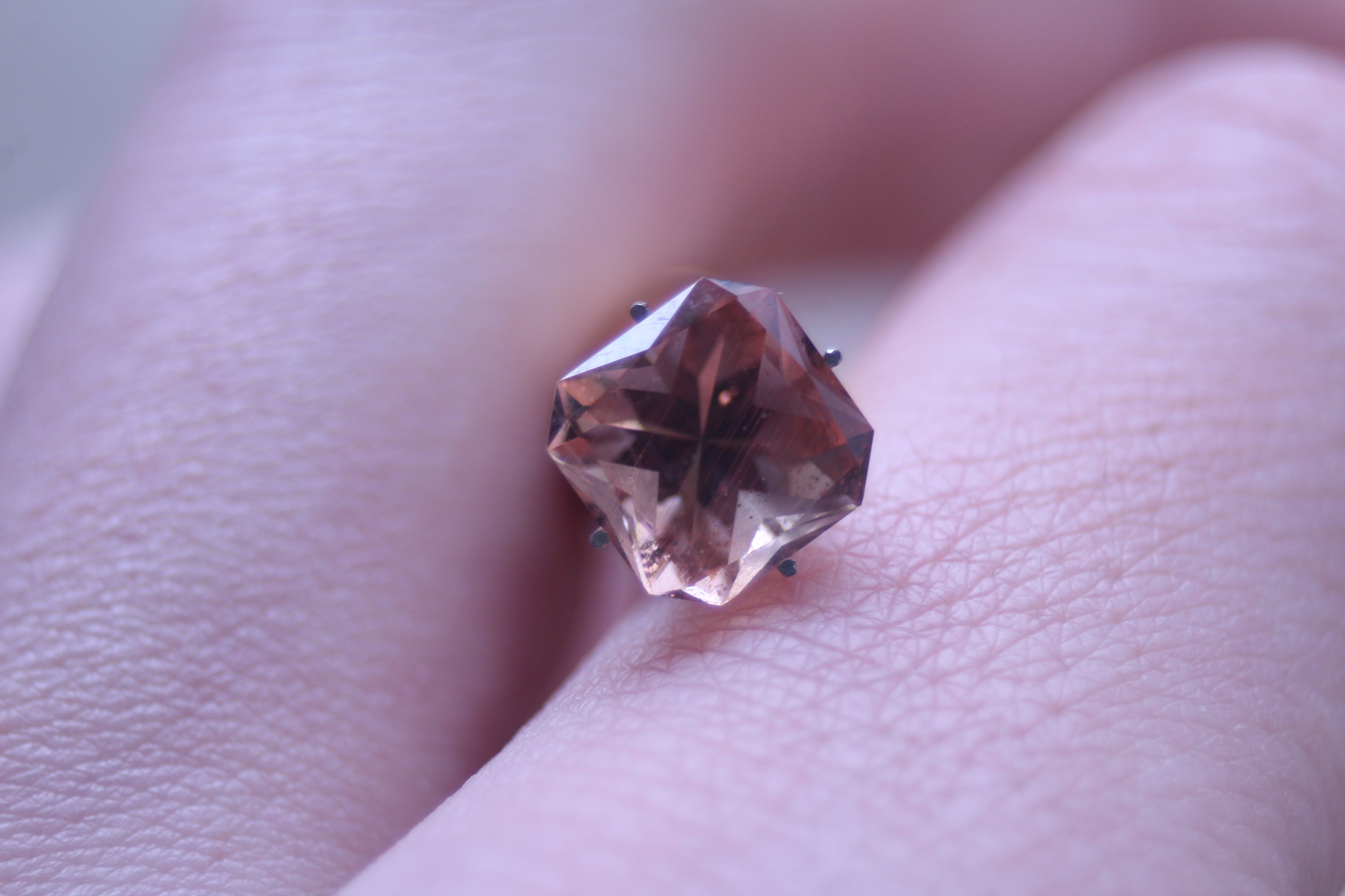 2.25 ct Oregon Sunstone