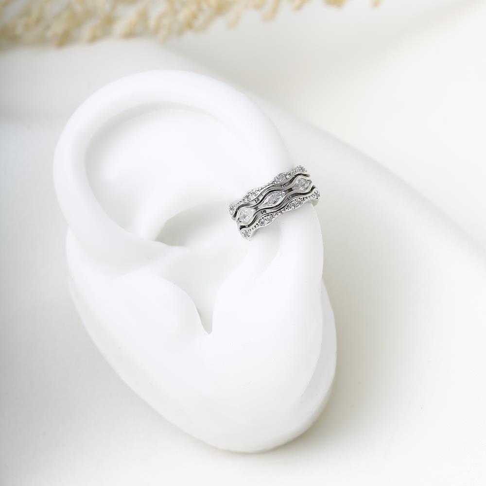 Anillo de plata con diseño trenzado