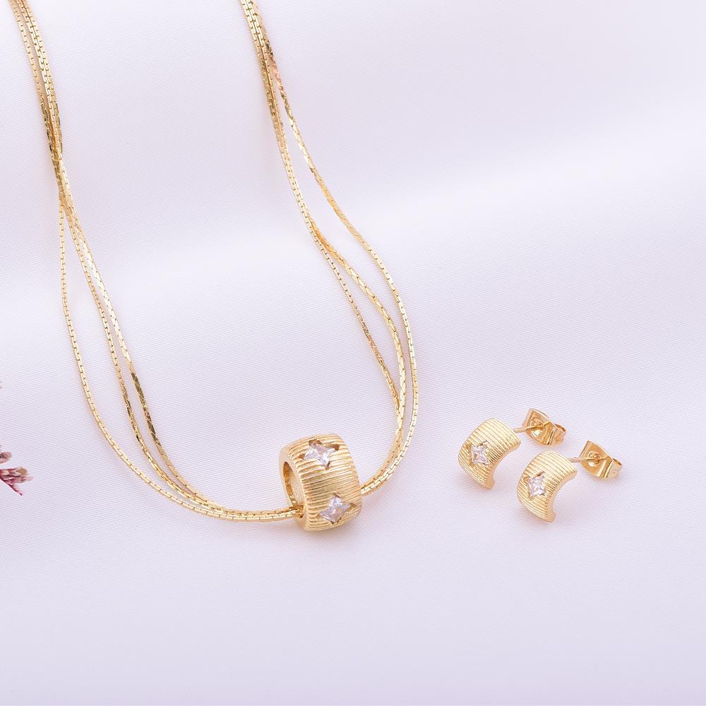 Set de collar y aretes dorados