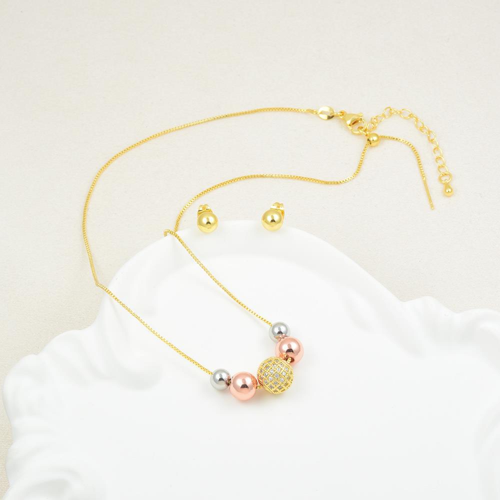 Collar Elegante con Bolas