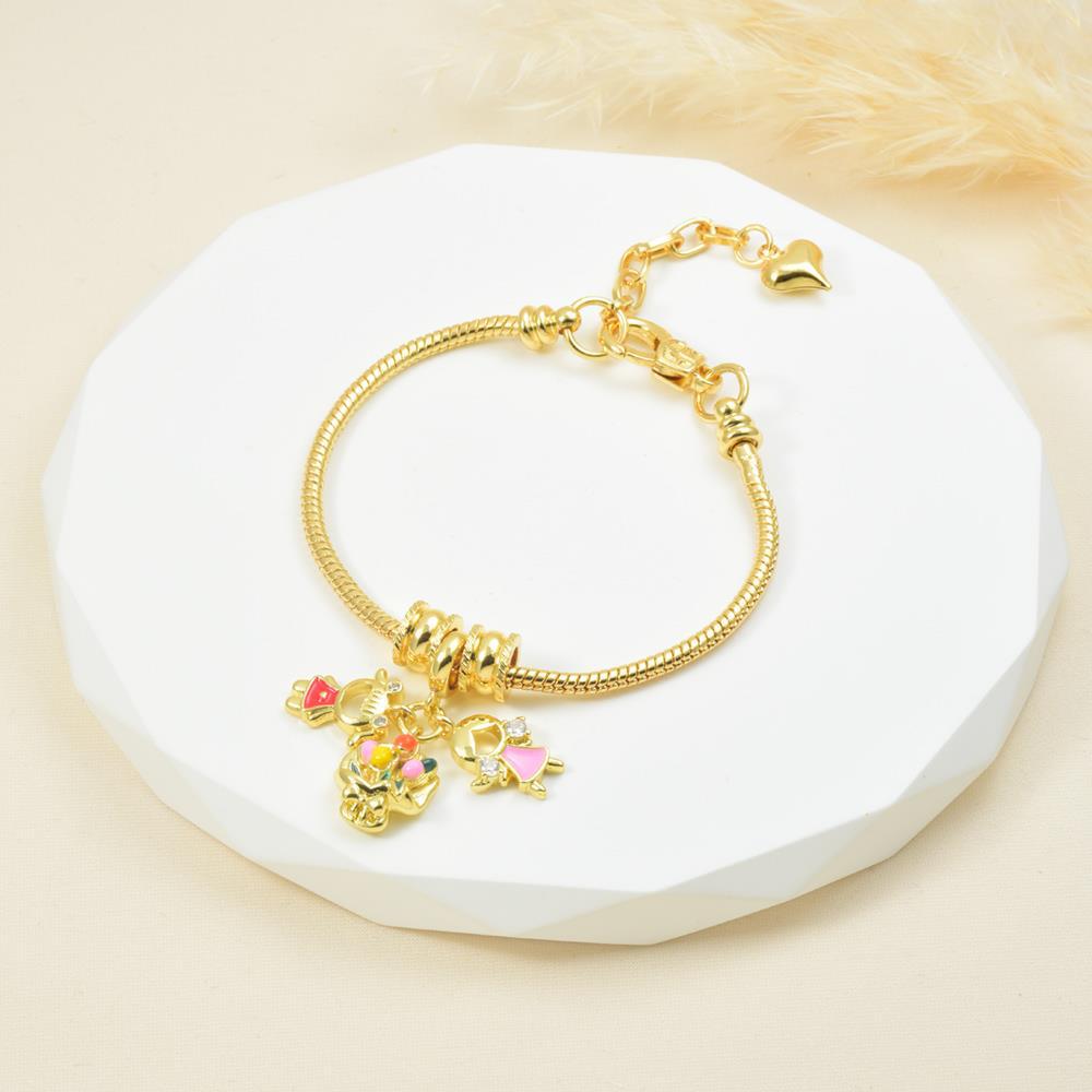 Pulsera dorada con dijes