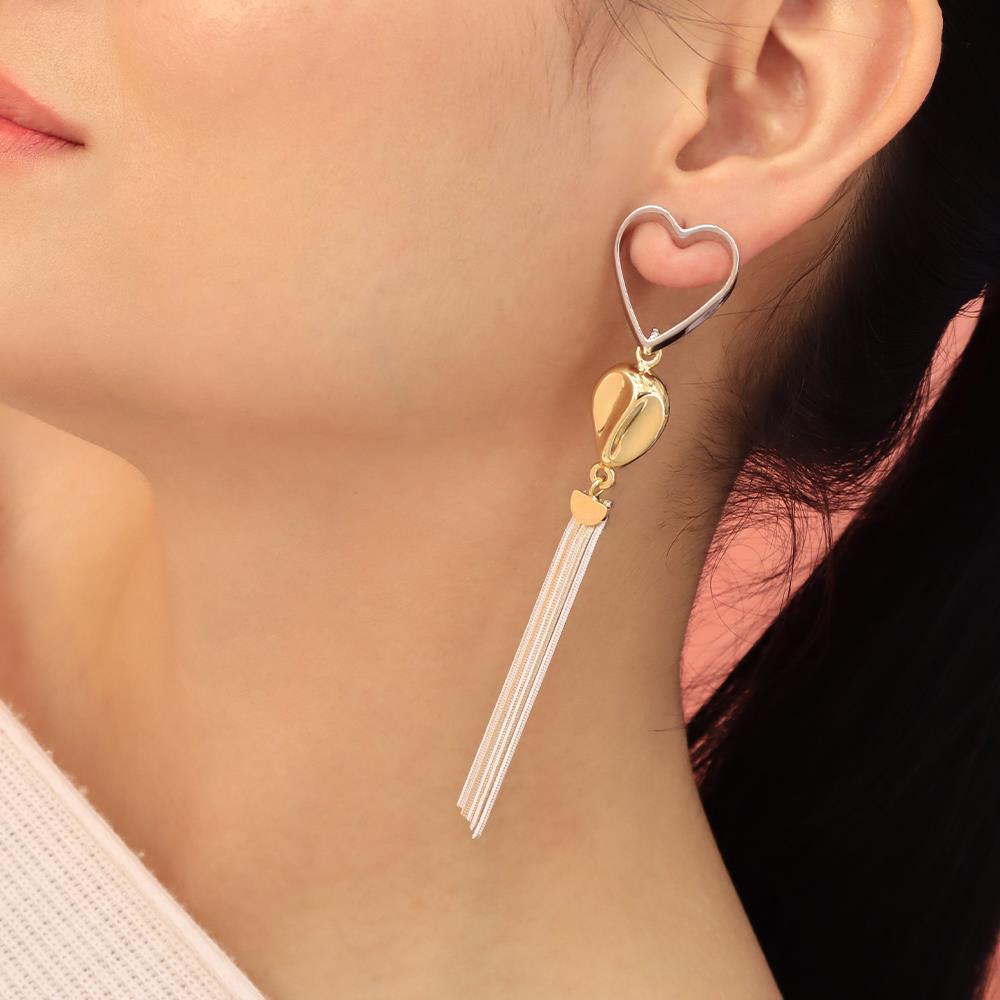 Arete de corazón con flecos dorados