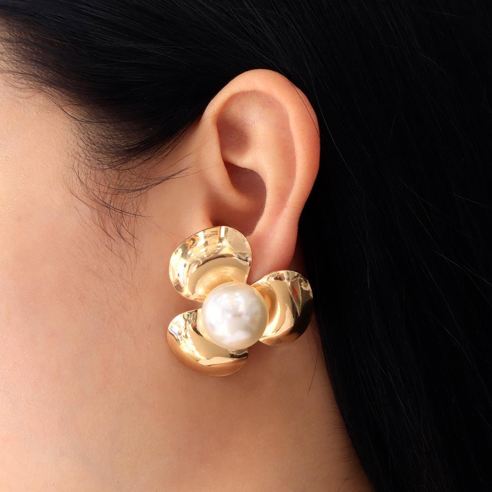 Aretes Flor Dorada con Perla