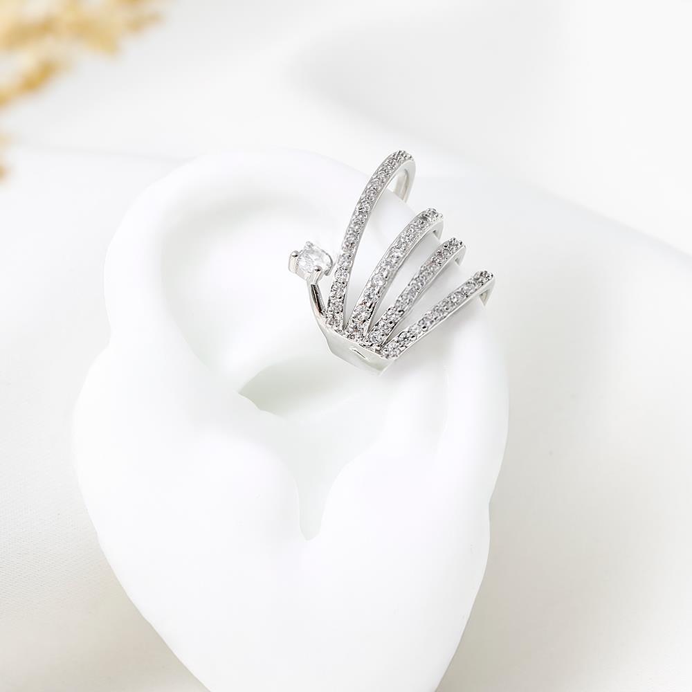 Anillo de plata con diamantes