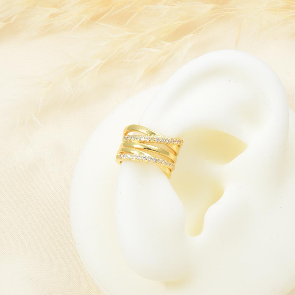 Aro de oro con diseño entrelazado