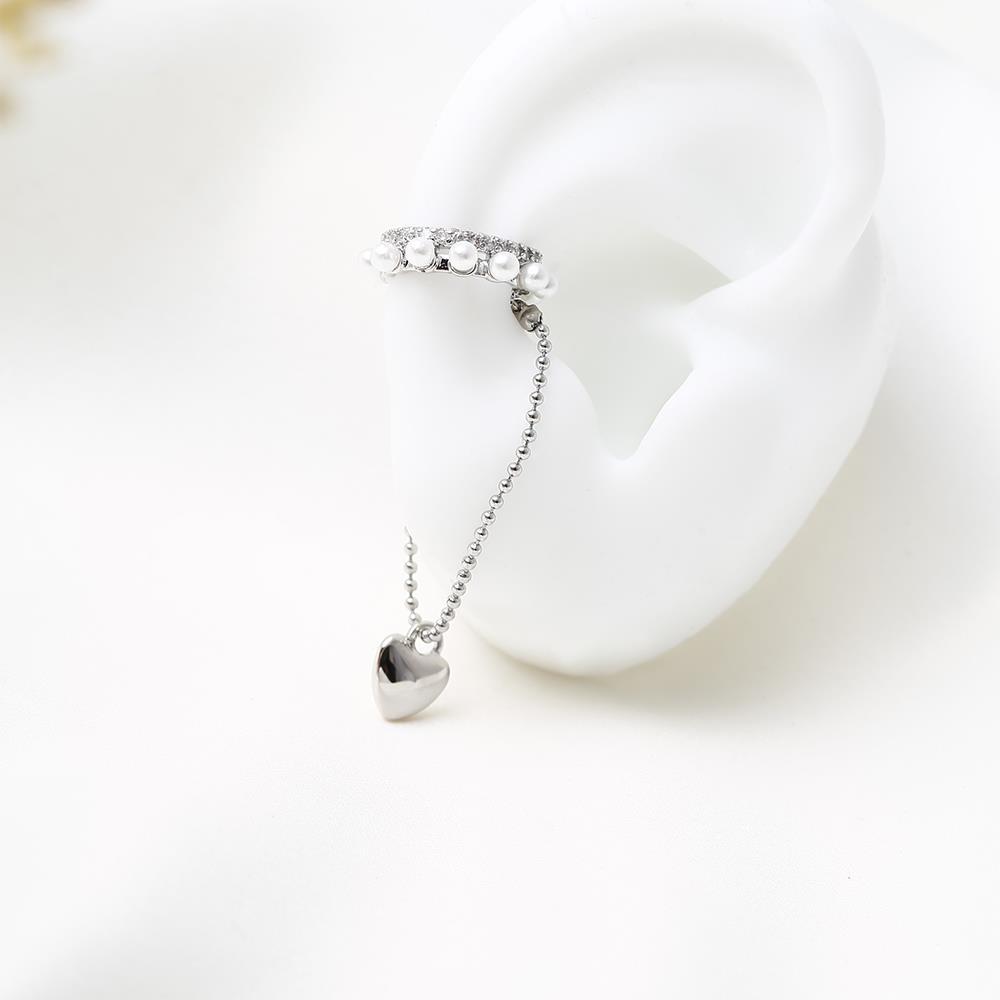 Ear cuff con cadena y corazón