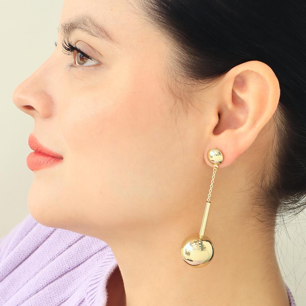 Aretes dorados minimalistas