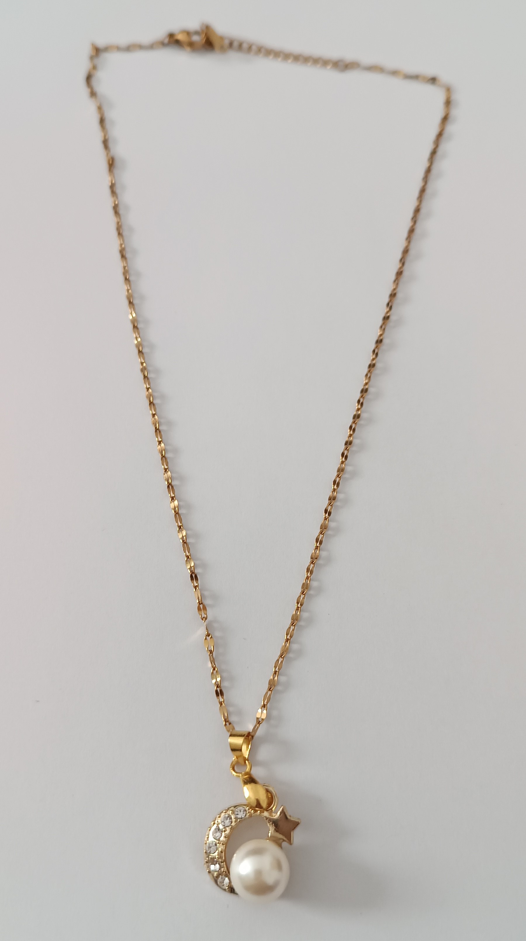 Collier doré avec pendentif perle, lune et étoile en acier inoxydable
