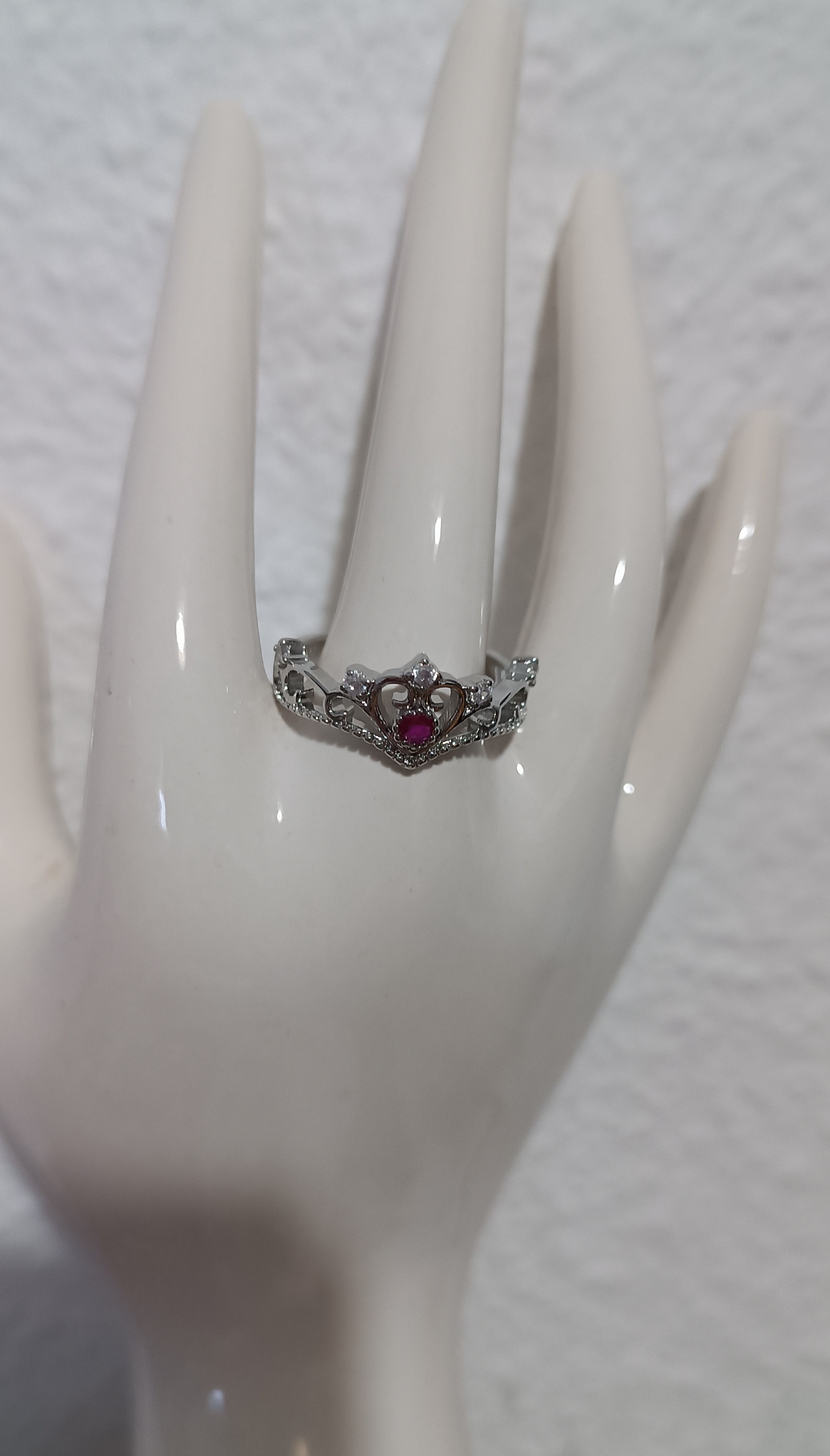 Bague couronne argentée avec strass et pierre
