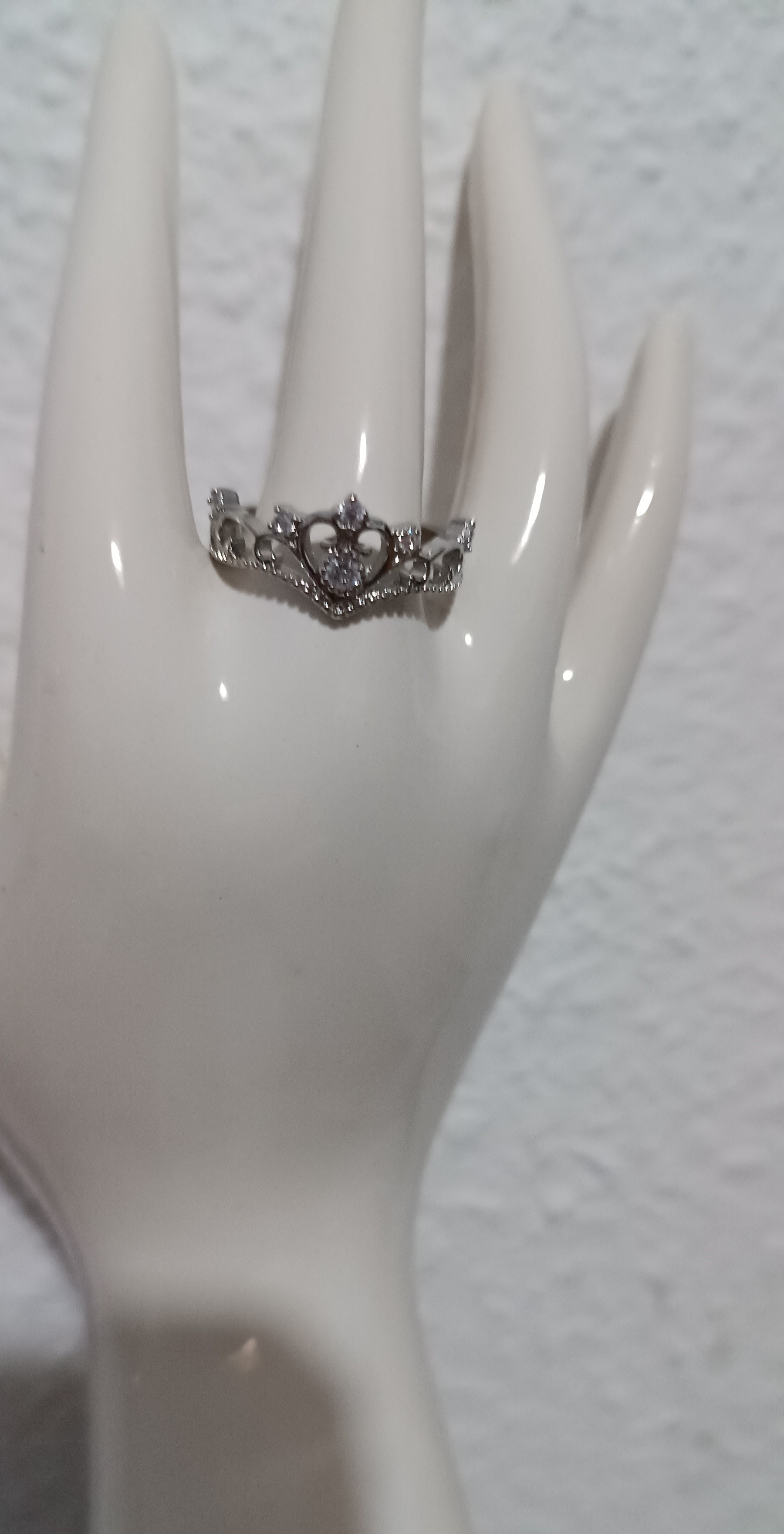 Bague couronne argentée avec strass et pierre