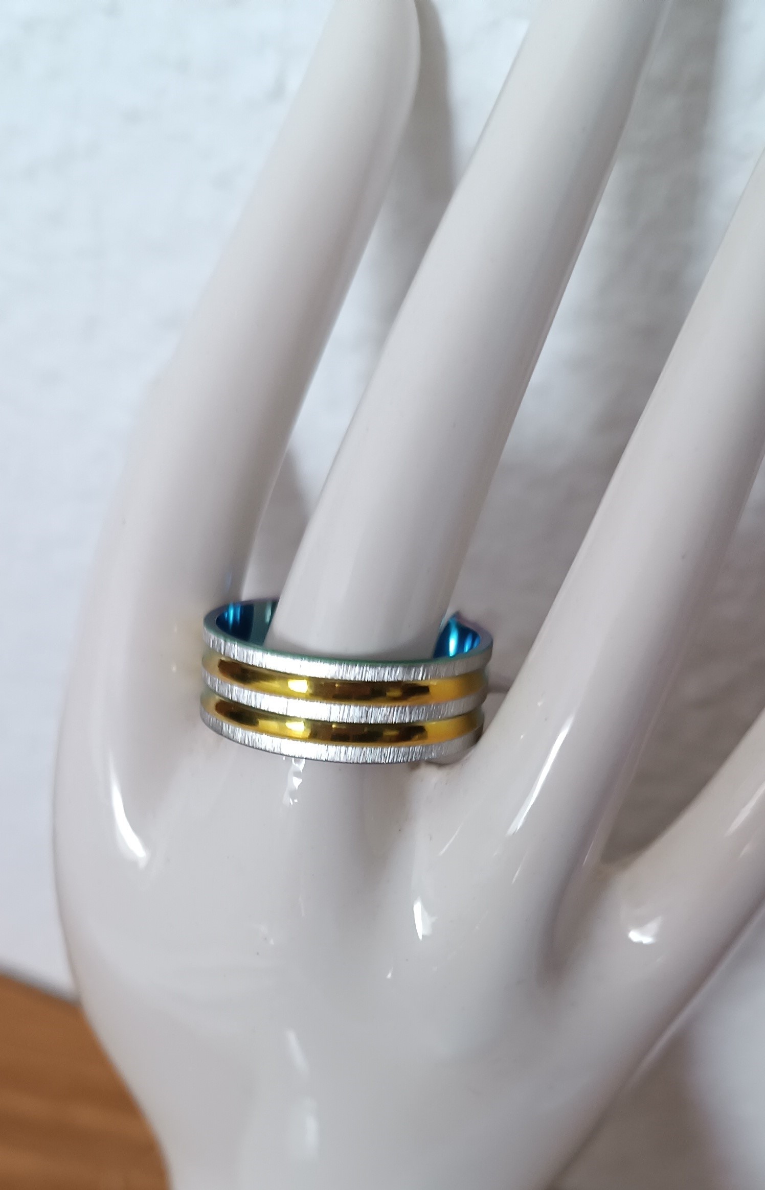 Bague dorée avec 3 bandes argentées multicolore en acier inoxydable