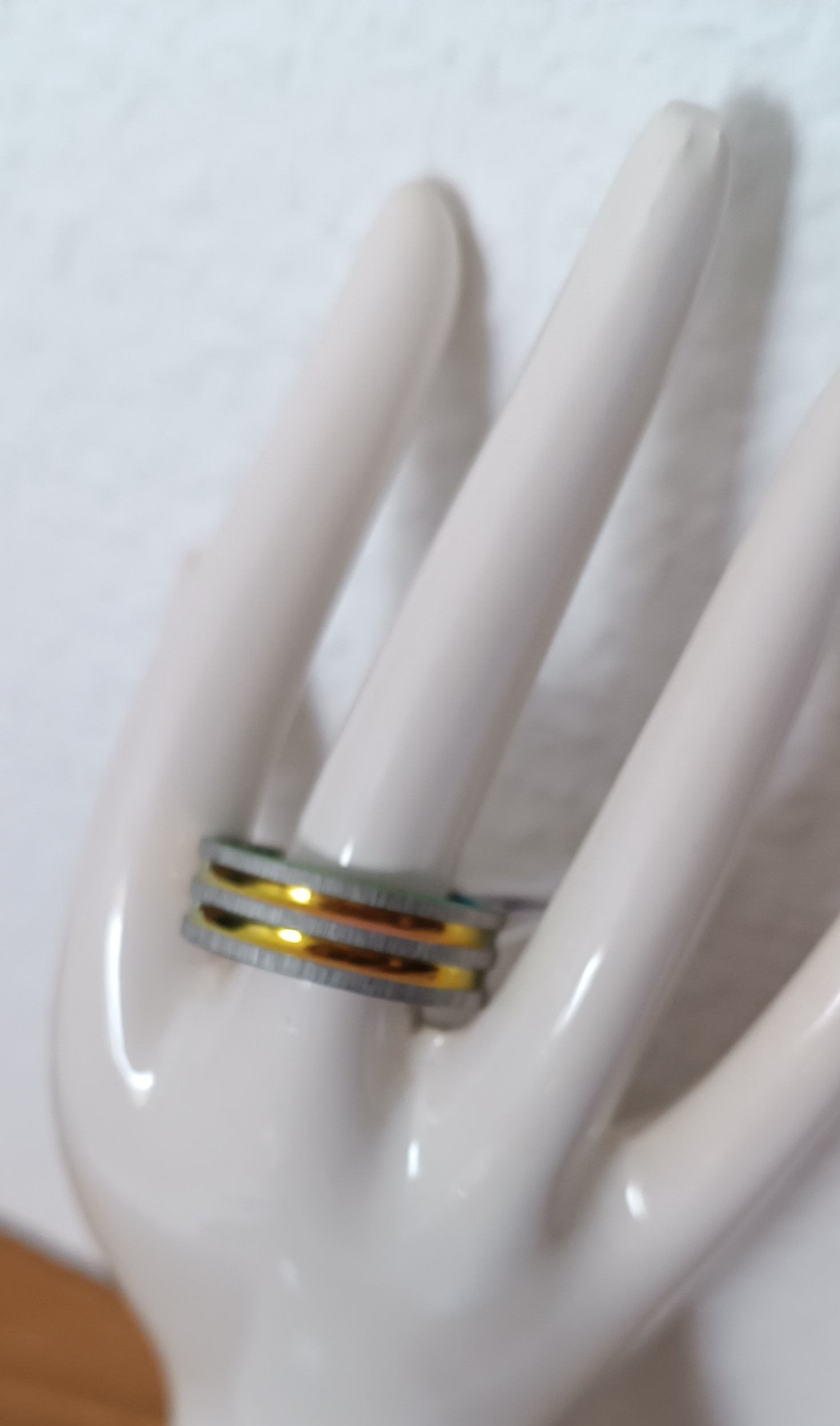 Bague dorée avec 3 bandes argentées multicolore en acier inoxydable