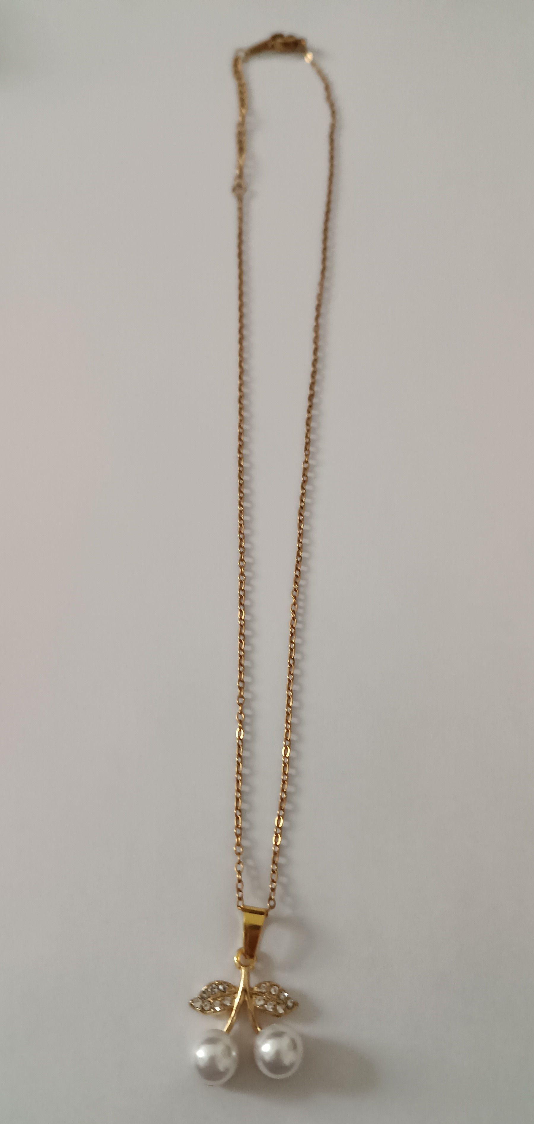 Collier cerise avec perles et strass en acier inoxydable