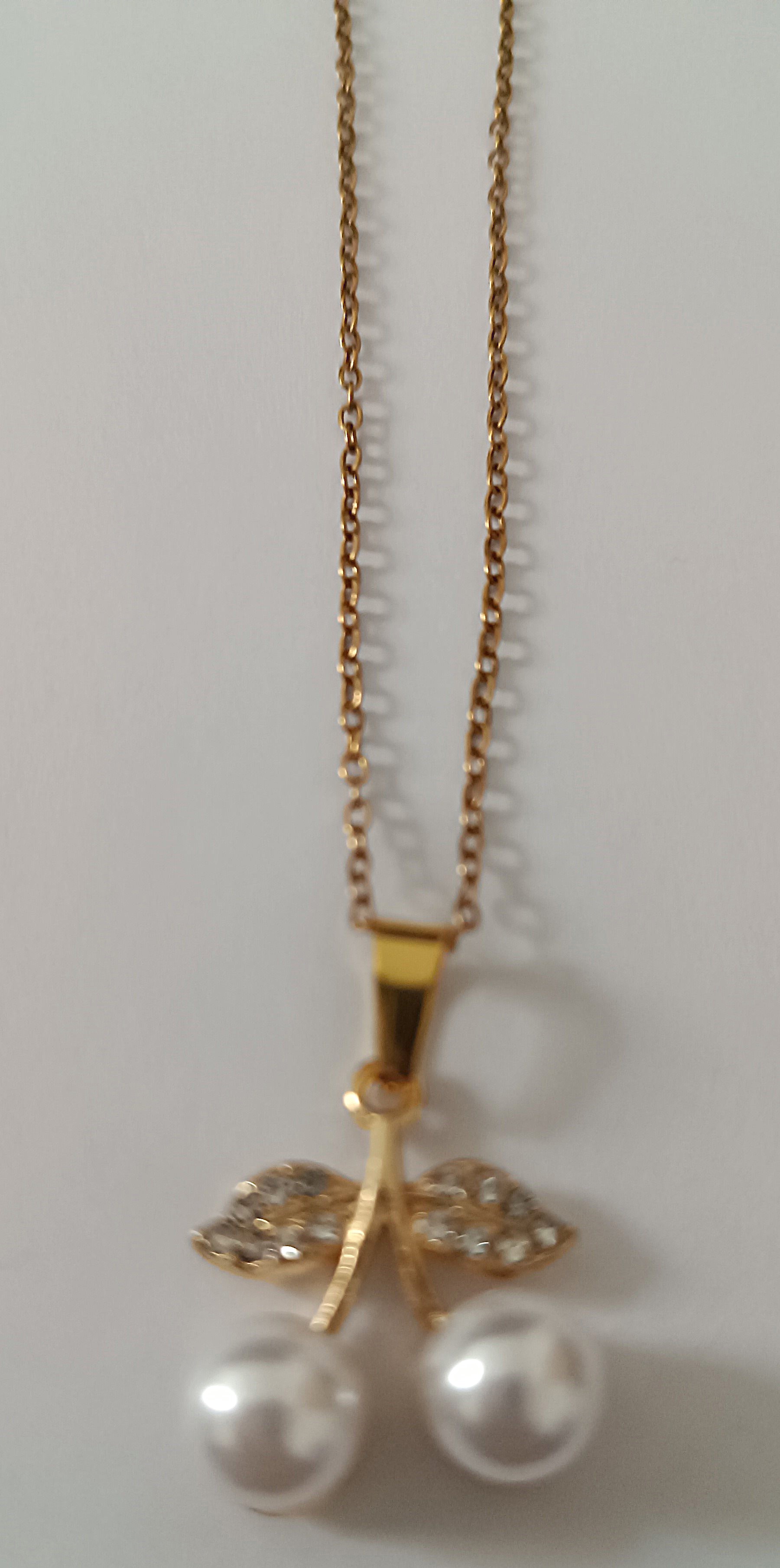 Collier cerise avec perles et strass en acier inoxydable