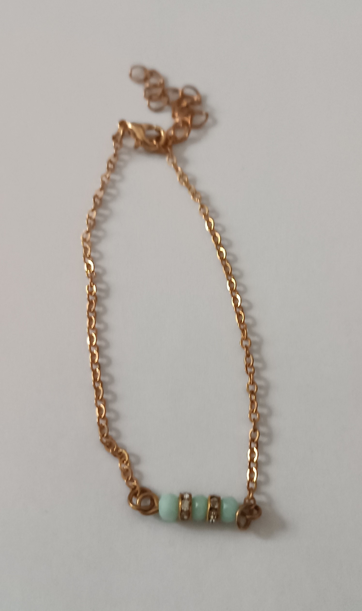 Bracelet doré perles turquoise et strass