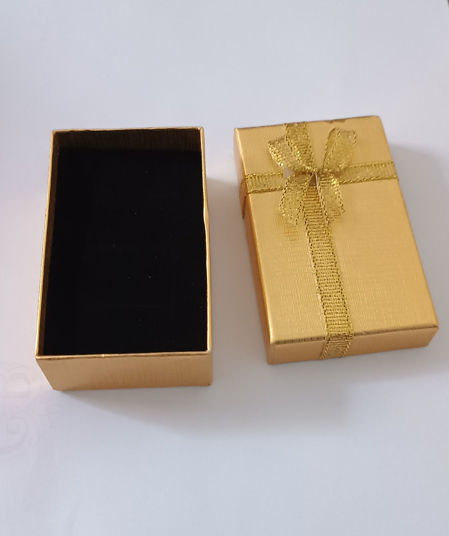 Boîte cadeau dorée