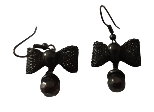 Boucles d’oreilles nœud noir et perles