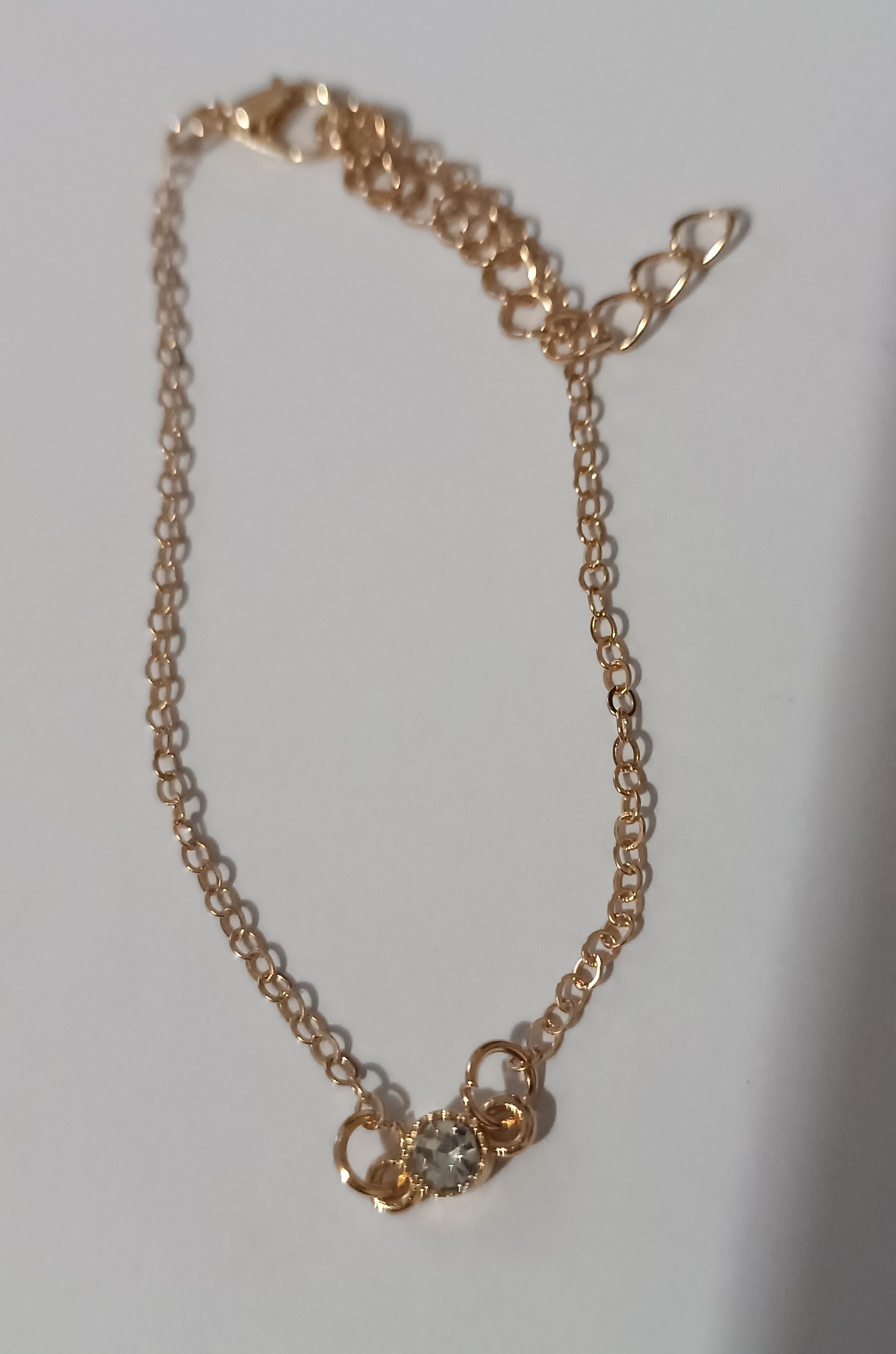 Bracelet doré élégant avec pierre 