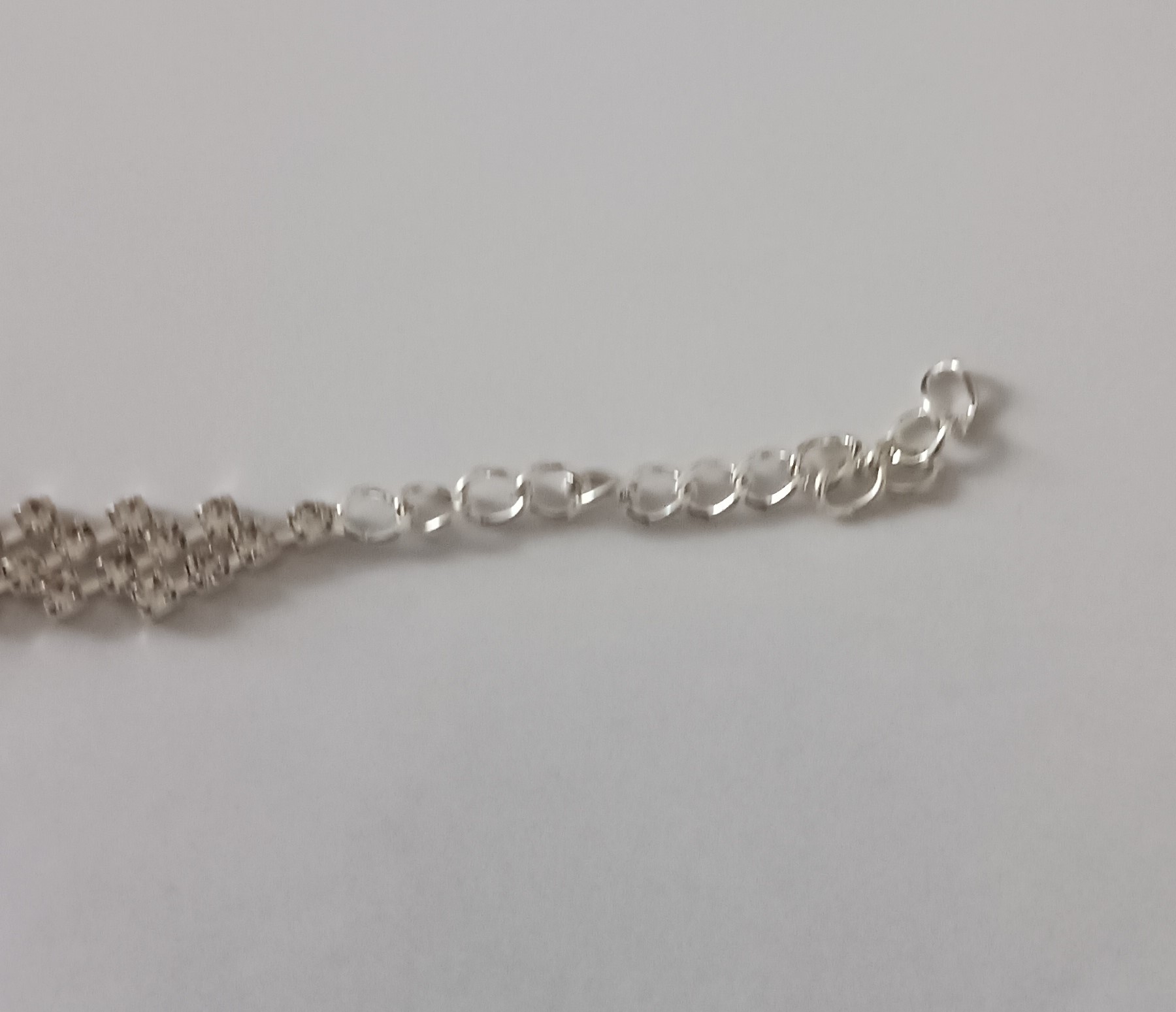 Bracelet chaîne argenté avec pendentif cœur et strass
