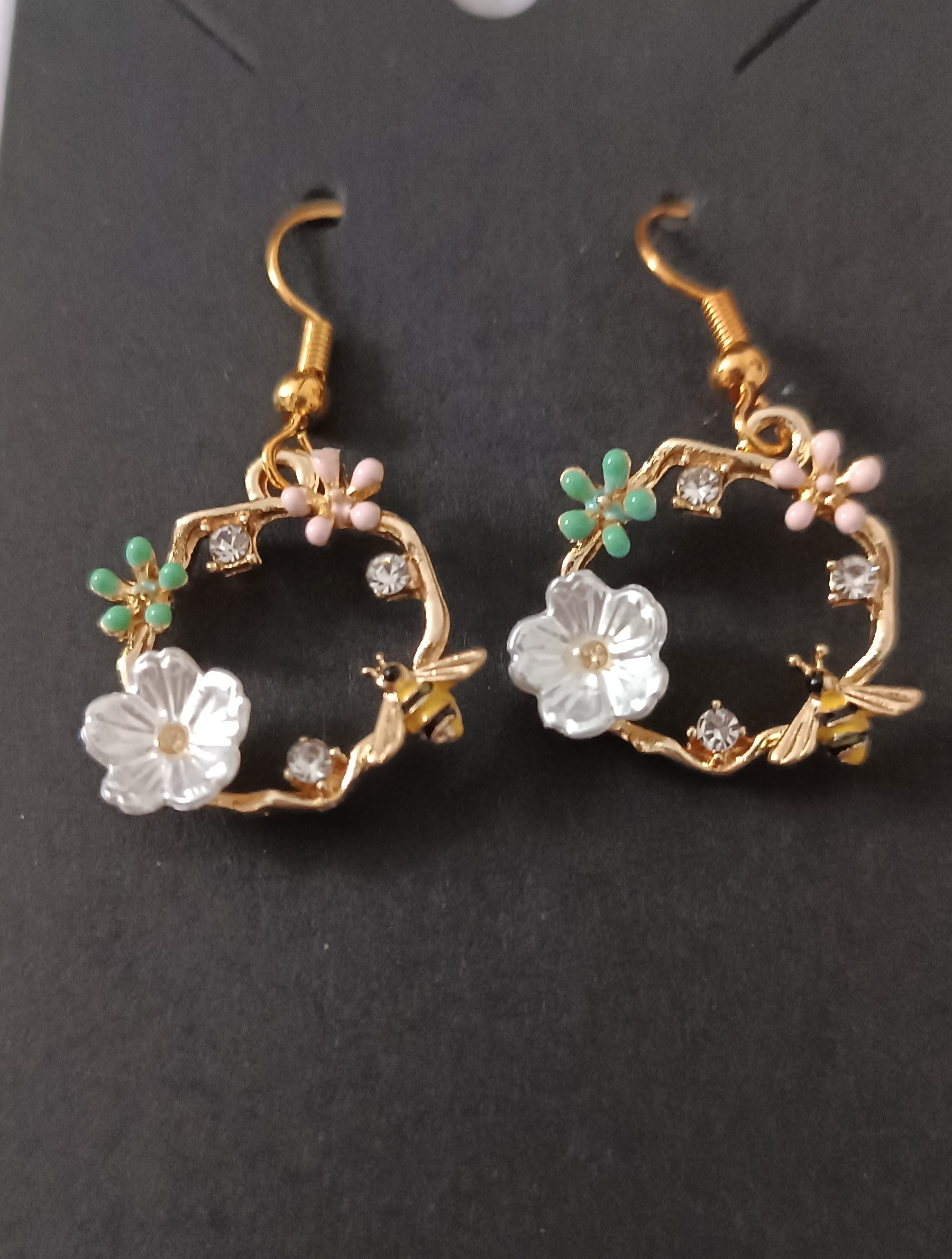 Boucles d'oreilles fleurs et abeilles dorées