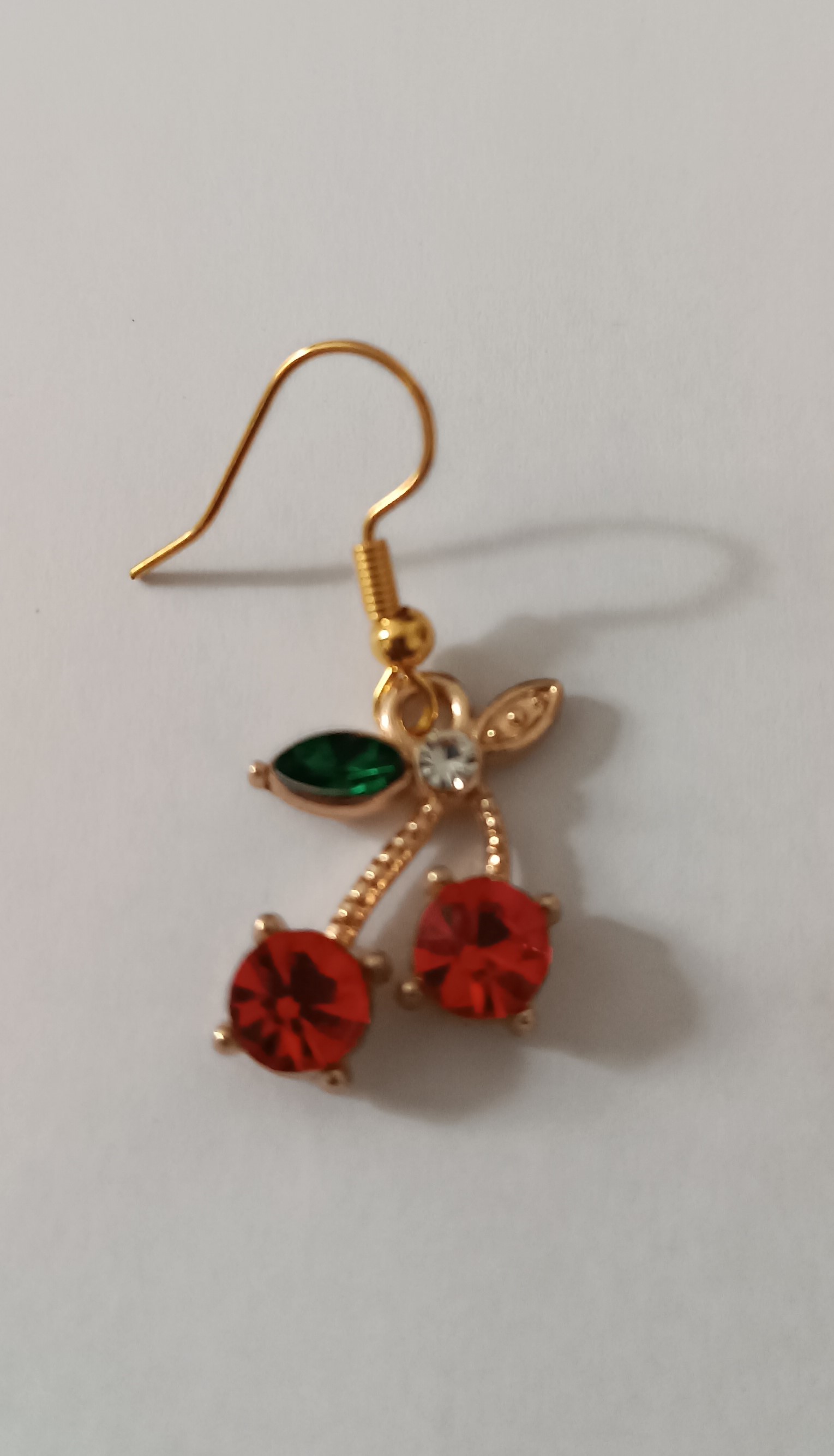 Boucles d’oreilles cerise avec strass