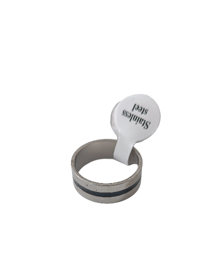 Bague argentée avec bande noire en acier inoxydable