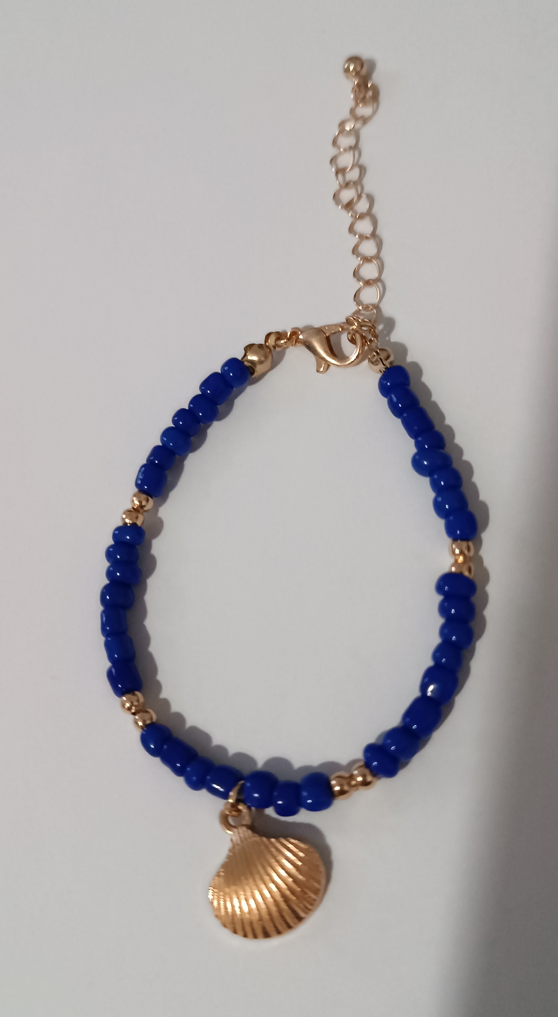 Bracelet coquillage doré et perles bleues