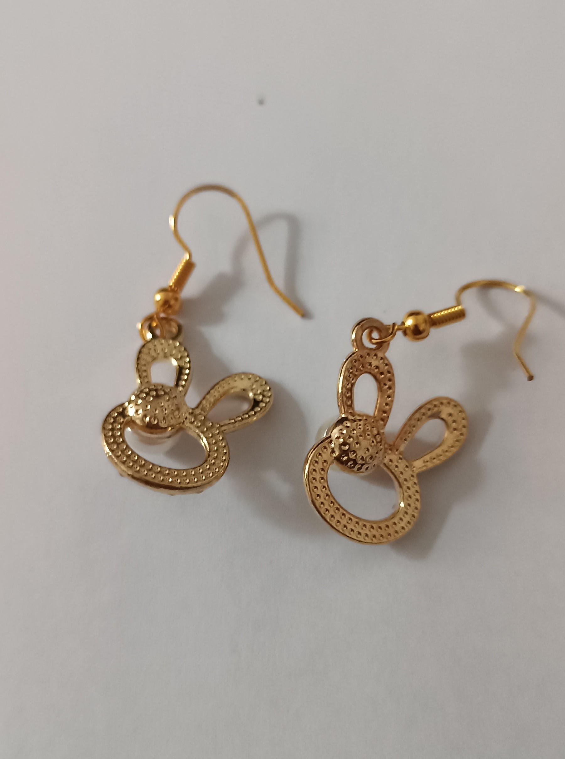 Boucles d'oreilles lapin dorées avec strass et perle
