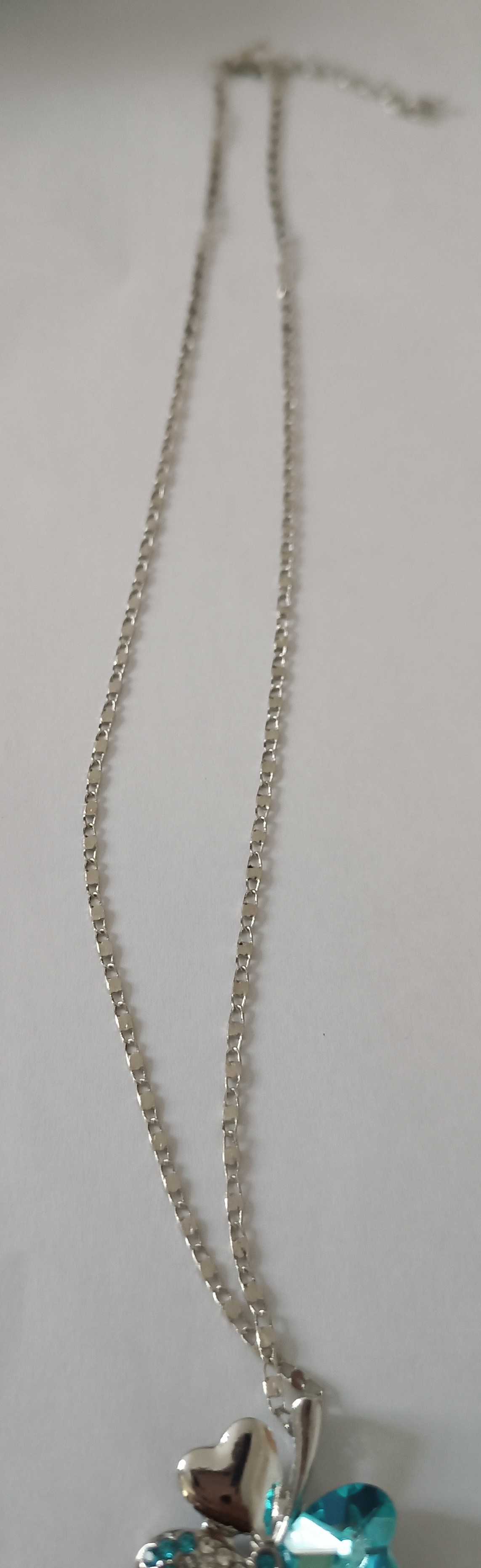 Collier trèfle à 4 coeurs pierres Bleues