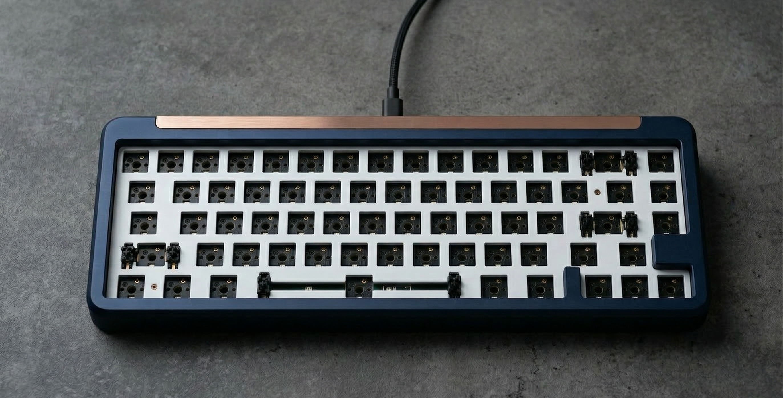 Qwertykeys Neo65 (Barebones Kit)