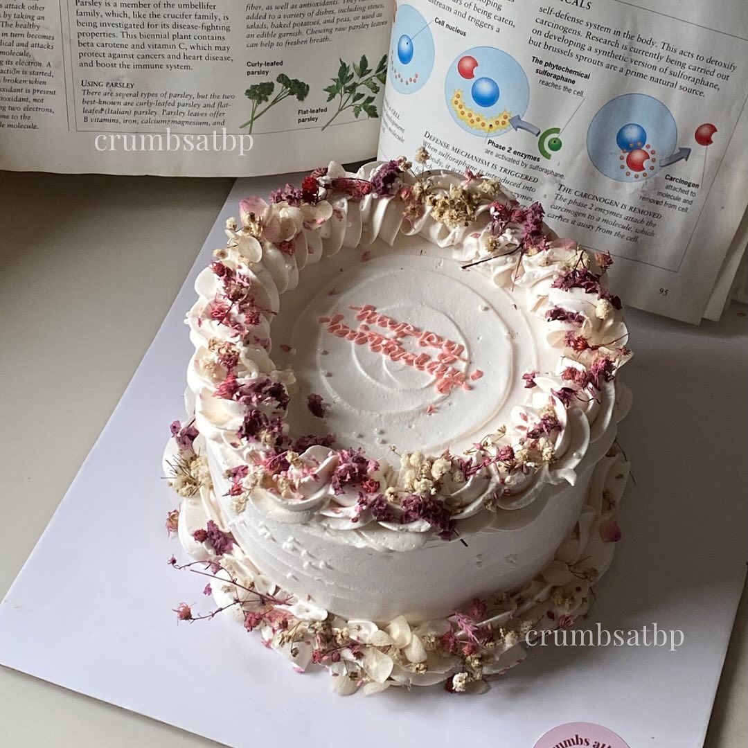 Fresh Flower Dainty Cake