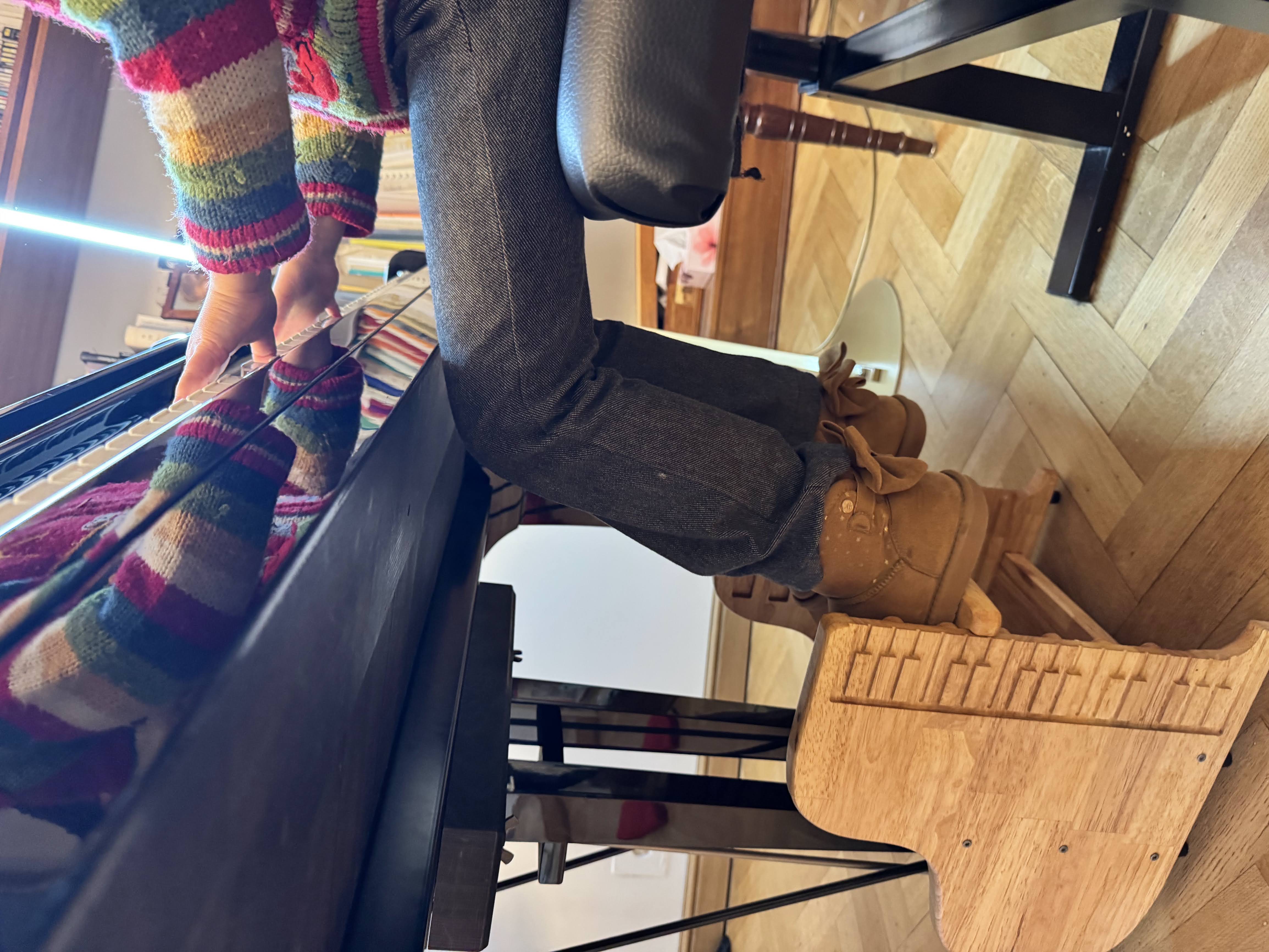 Footstool for small pianists