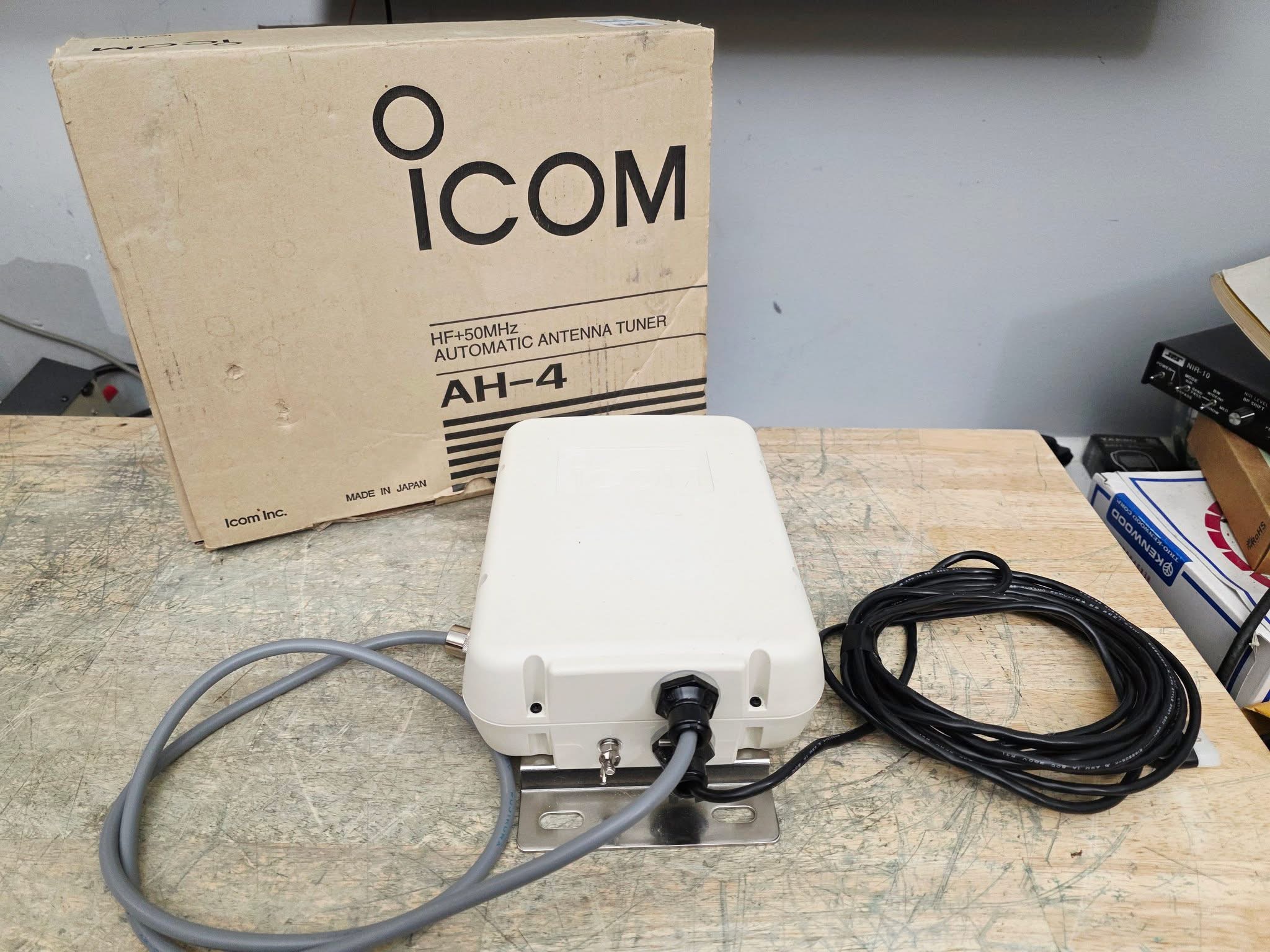 ICOM AH-4 Automatic Antenna Tuner