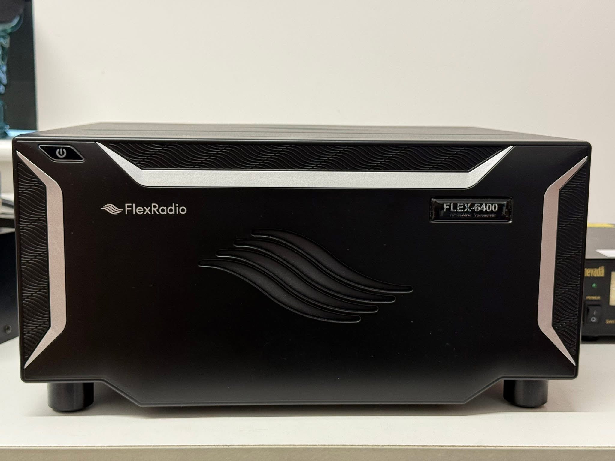 FlexRadio FLEX-6400 SDR TRANSCEIVER WITH SDR+ V4.15 - NO SCREEN