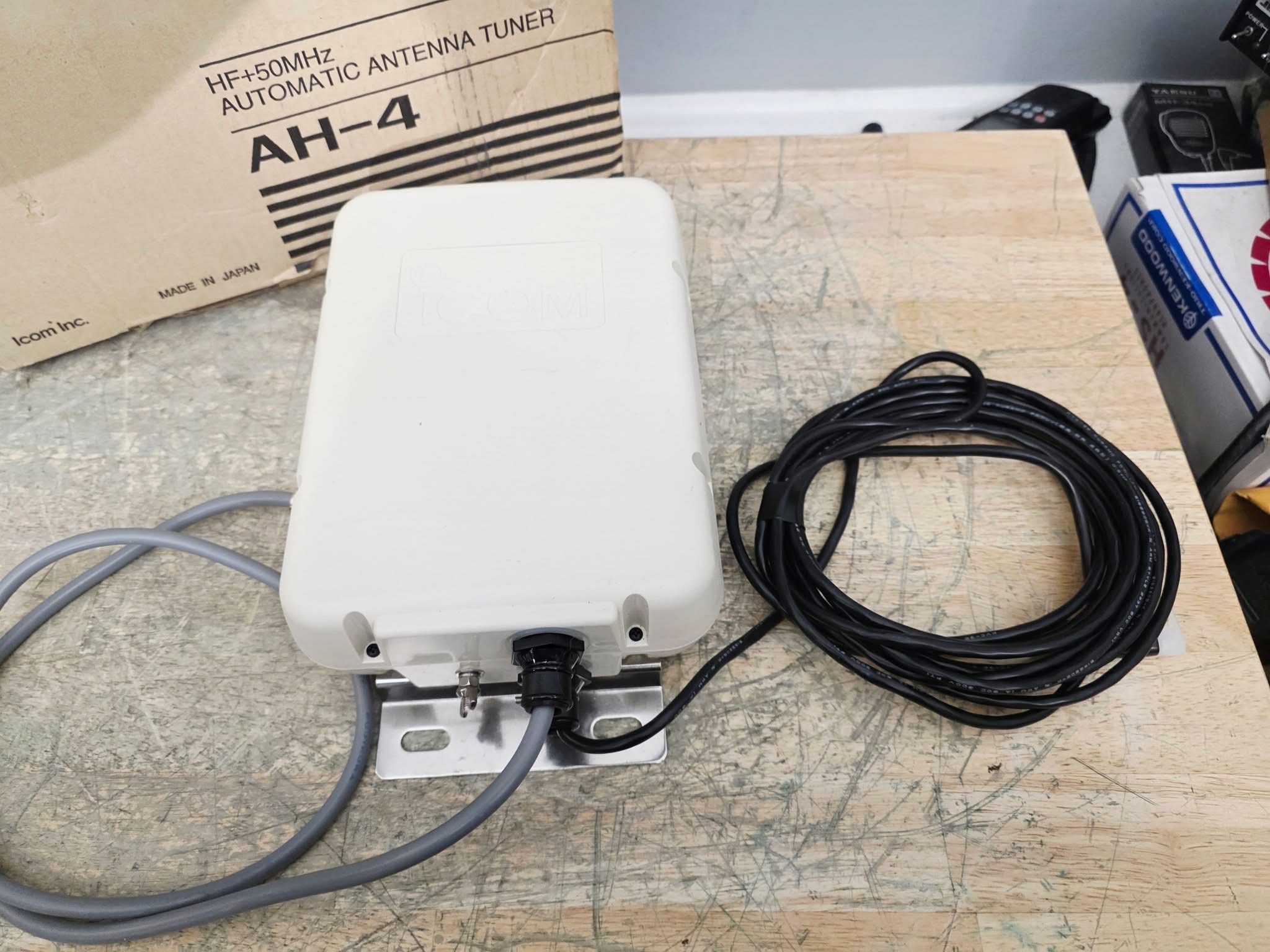 ICOM AH-4 Automatic Antenna Tuner