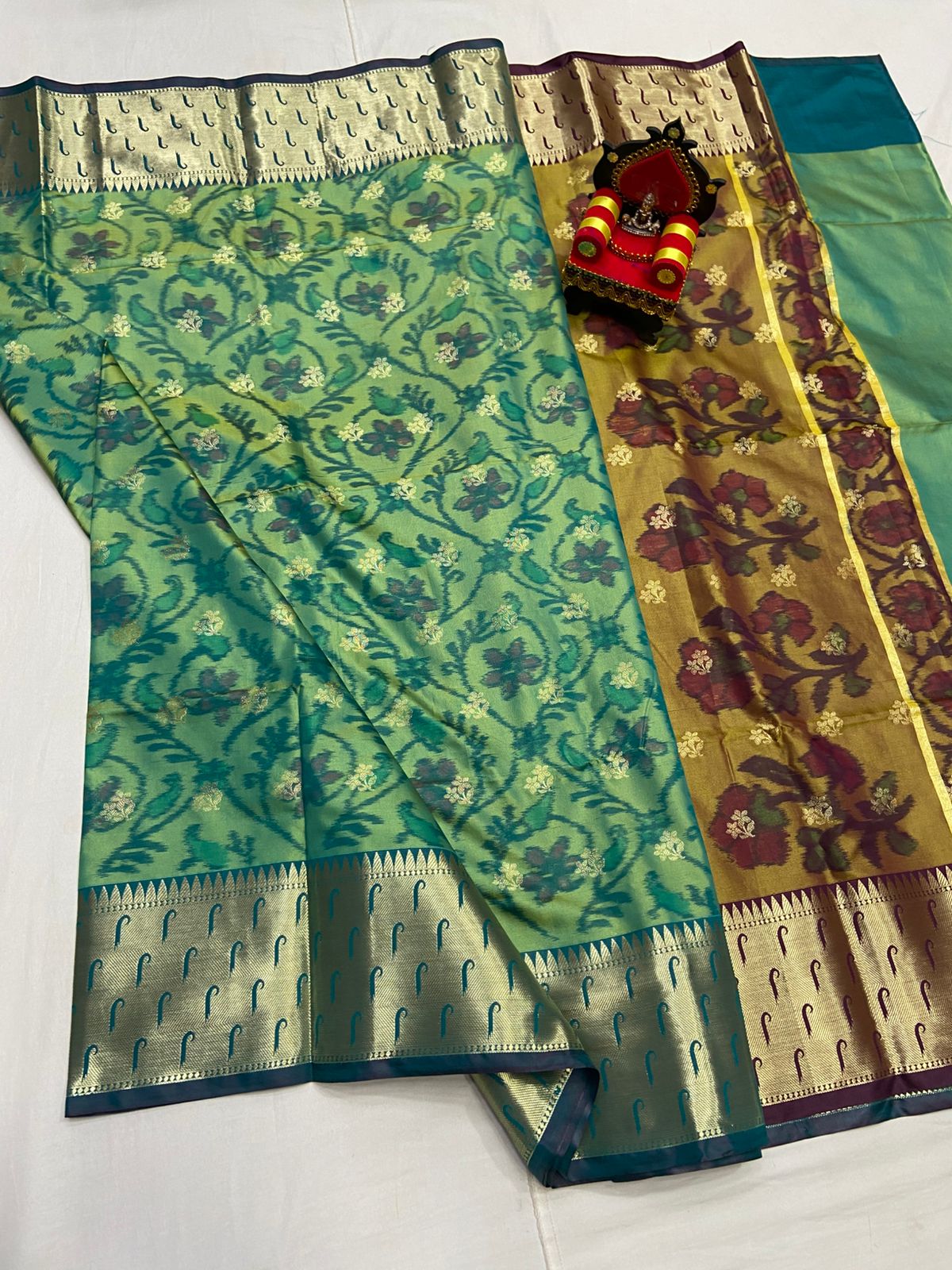 Soft Silk Pochampally Saree with Mini Pythoni Border and Contrast Pallu