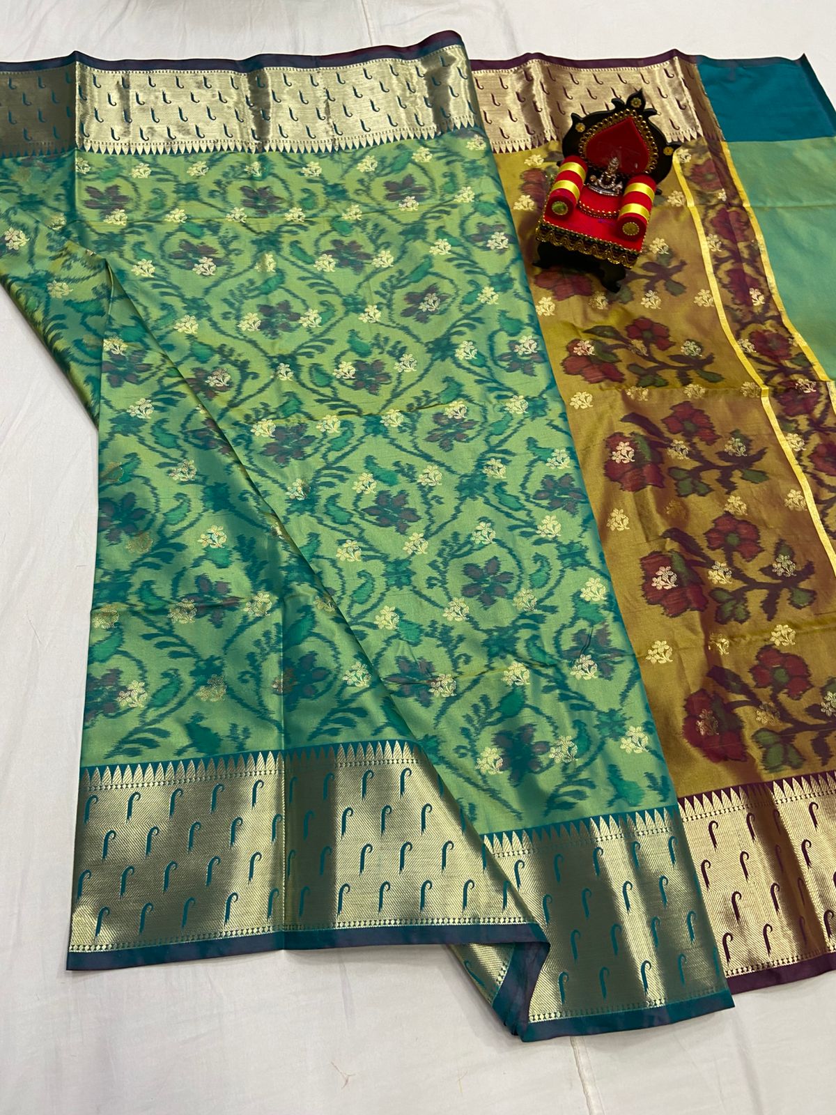Soft Silk Pochampally Saree with Mini Pythoni Border and Contrast Pallu