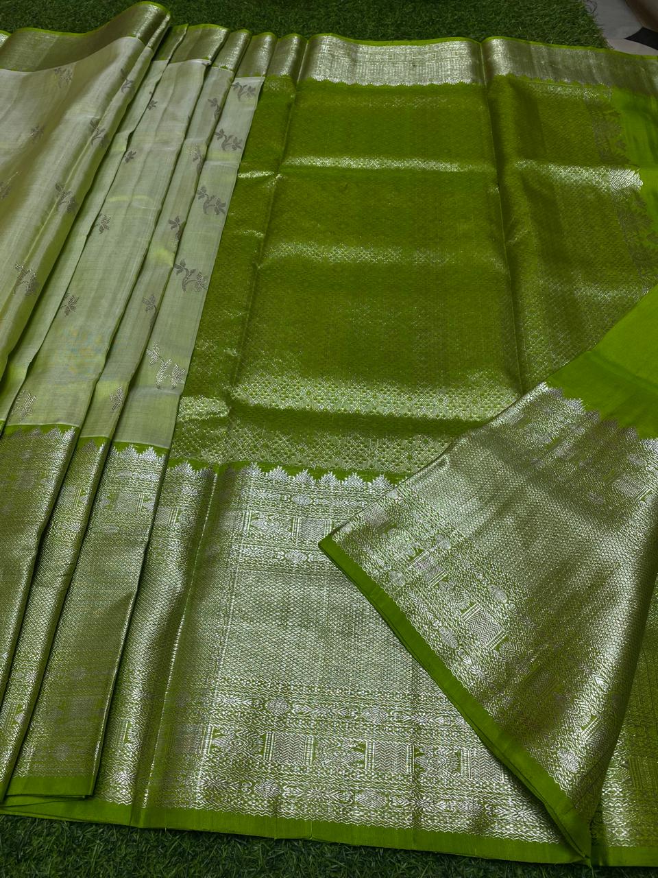 Venkatagiri Pure Handloom Pattu Saree with 10 Inch Rich Designer Border and Handwork Buta