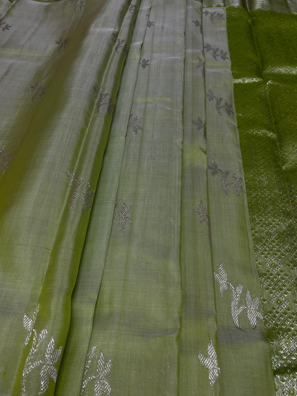 Venkatagiri Pure Handloom Pattu Saree with 10 Inch Rich Designer Border and Handwork Buta