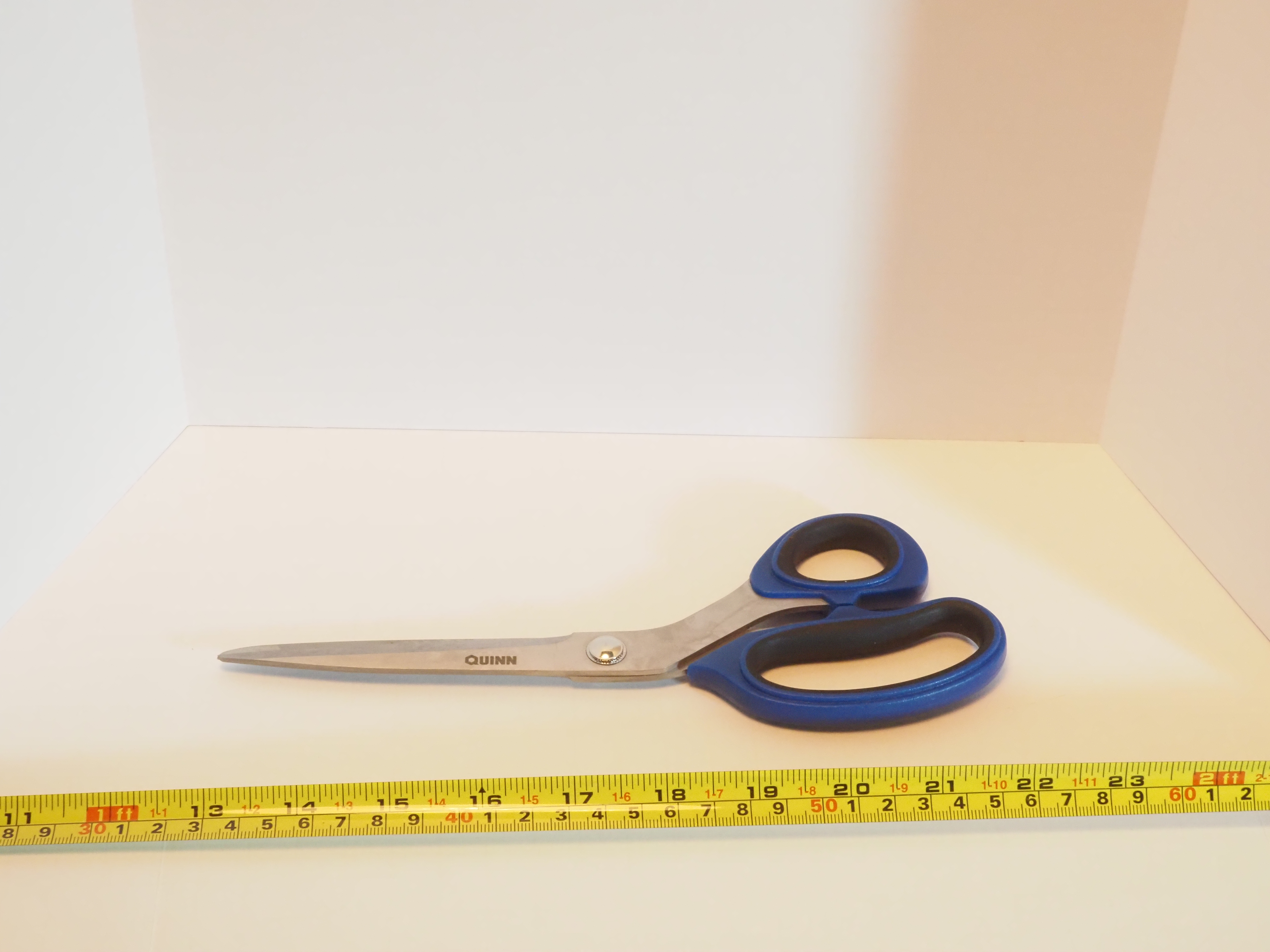 Quinn 4-1/4" Scissors