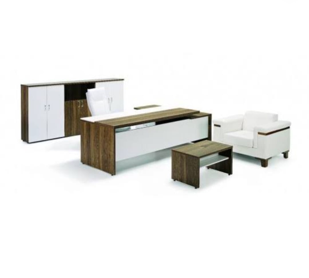 مكتب مدير مقاس 180يرتكز علي سايد