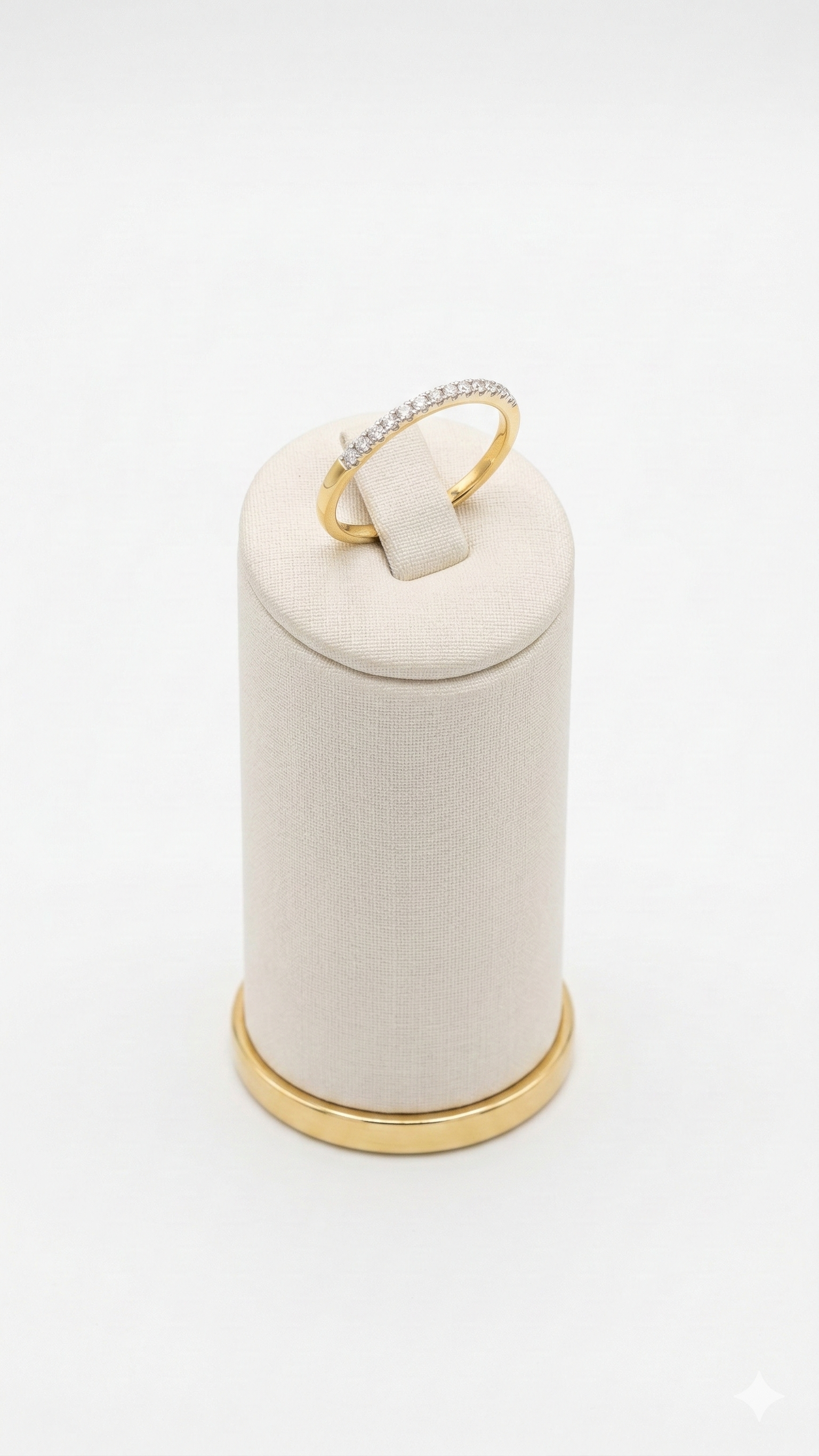 Anel  Alinça  Banhado a  Ouro 18k  com Zircônias Tamanho 22