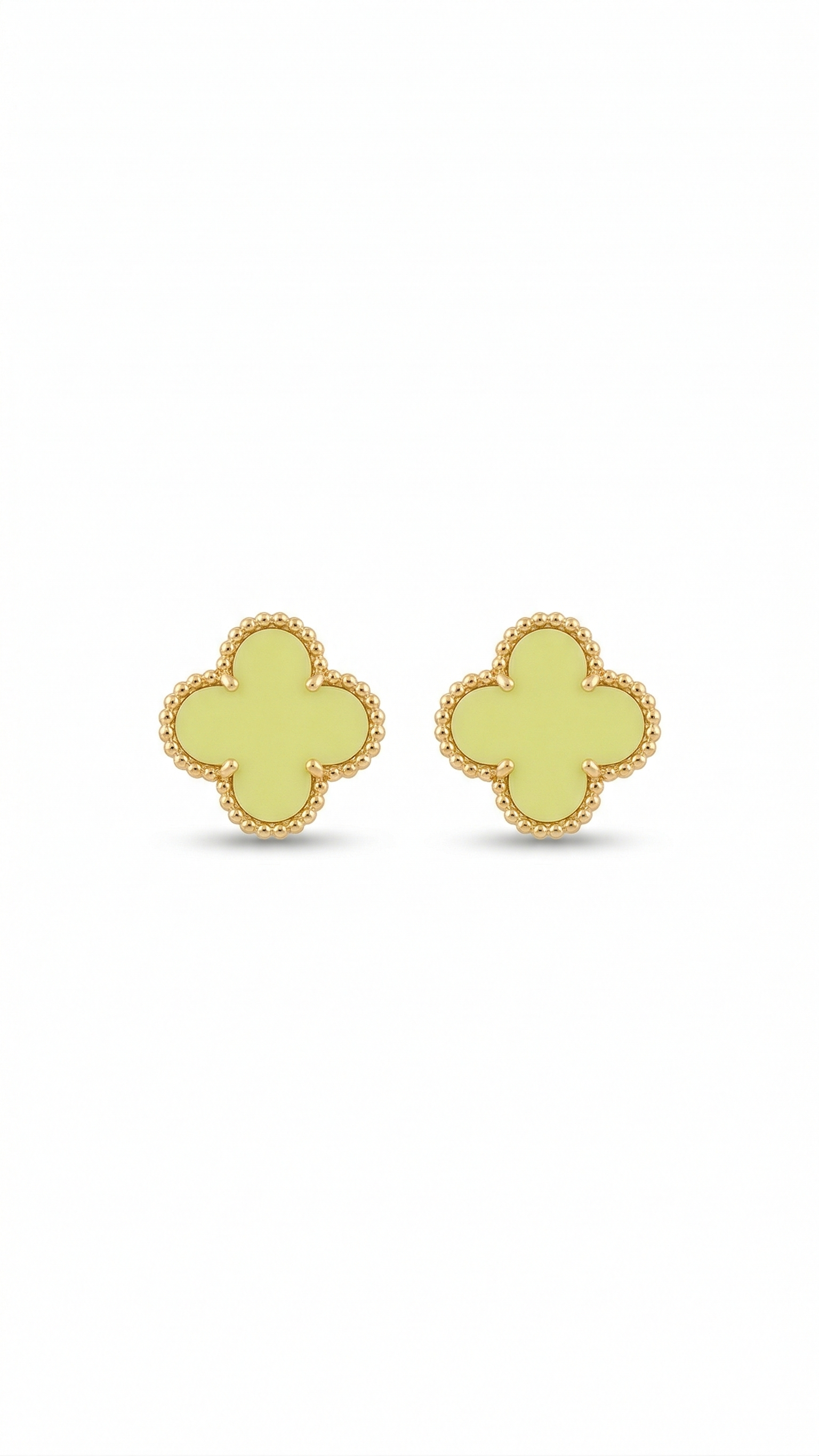 Brinco Trevo na Cor Verde resina Banhado a Ouro 18k  