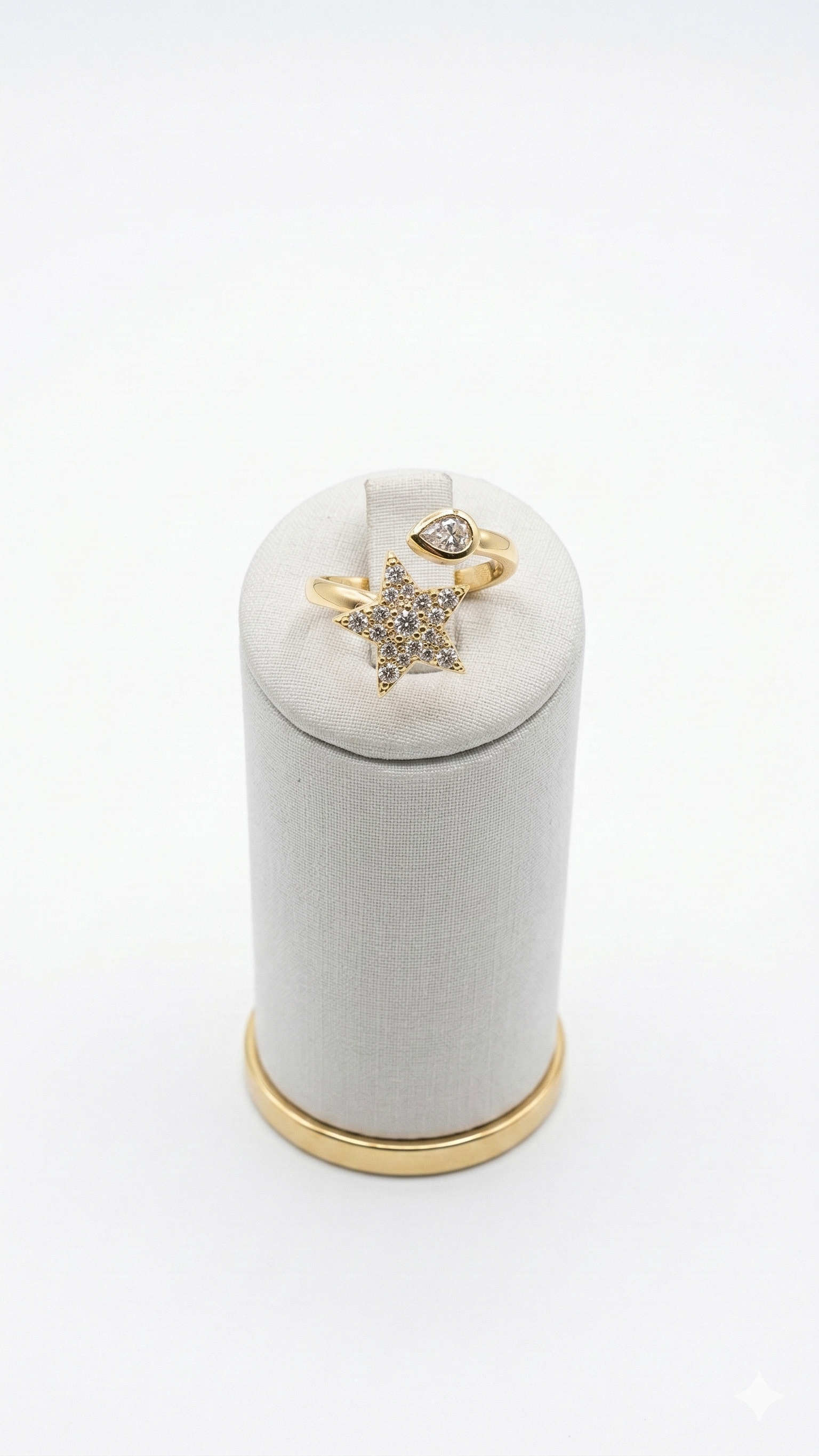 Anel Dourado Estrela com Zircônias banhado a ouro 18k   tamanho 15