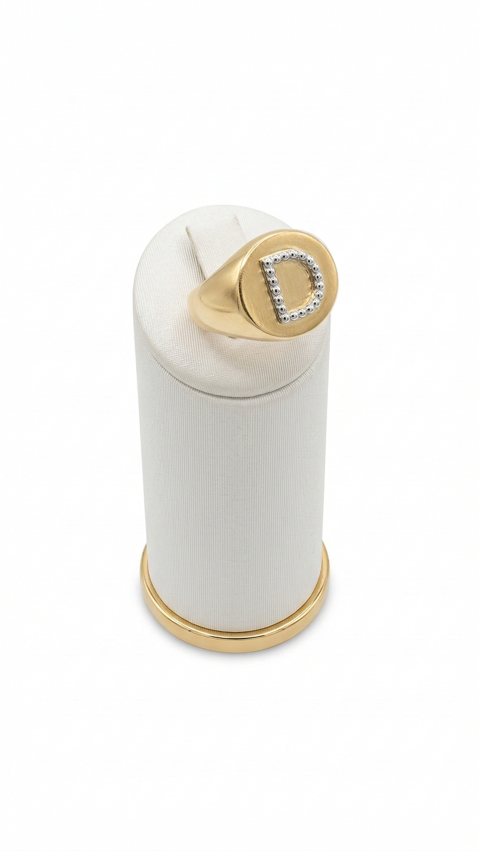 Anel Letra D Banhado em Ouro 18k tamanho regular 